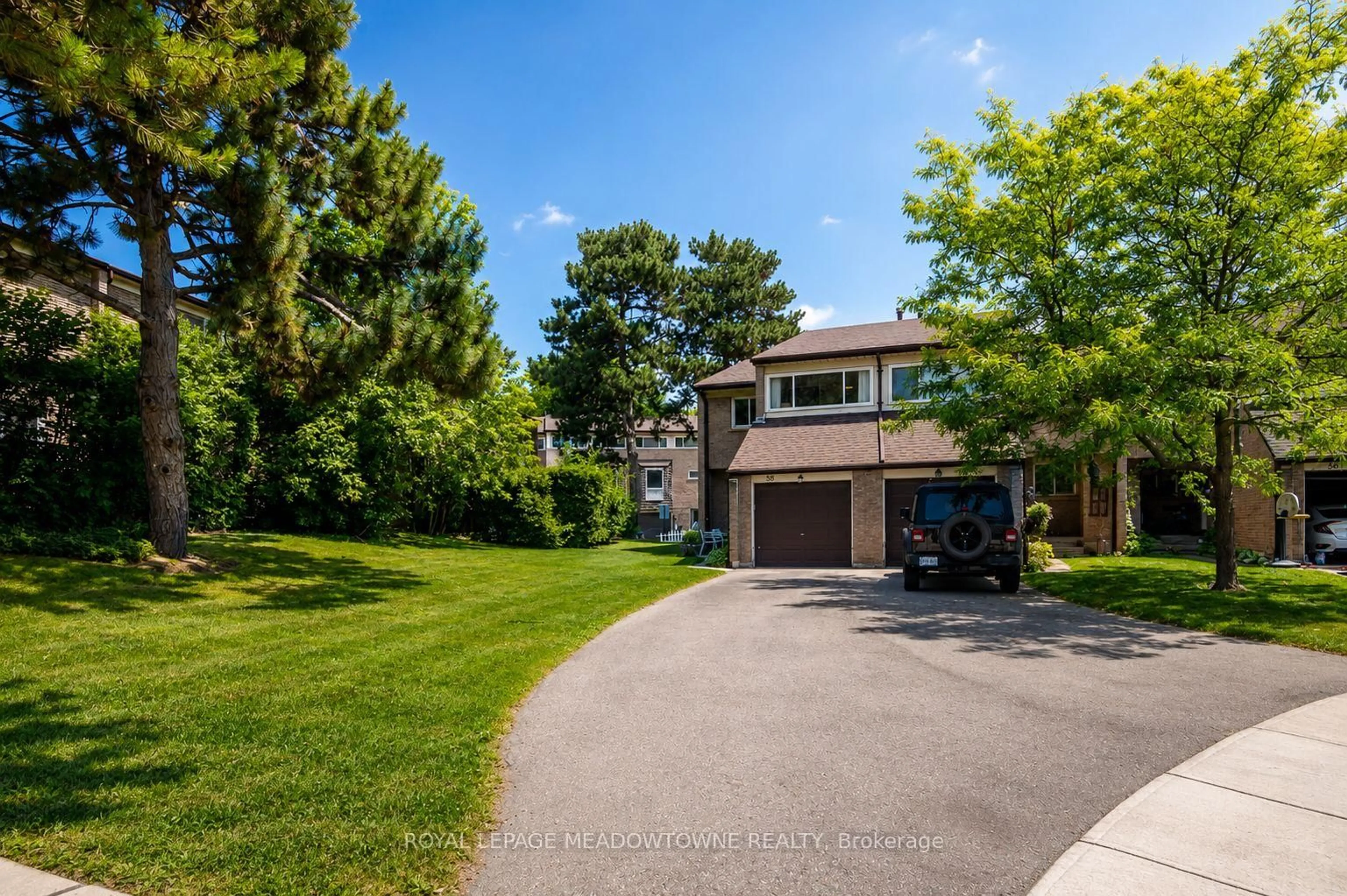 A pic from outside/outdoor area/front of a property/back of a property/a pic from drone, street for 661 Childs Dr #58, Milton Ontario L9T 3V7