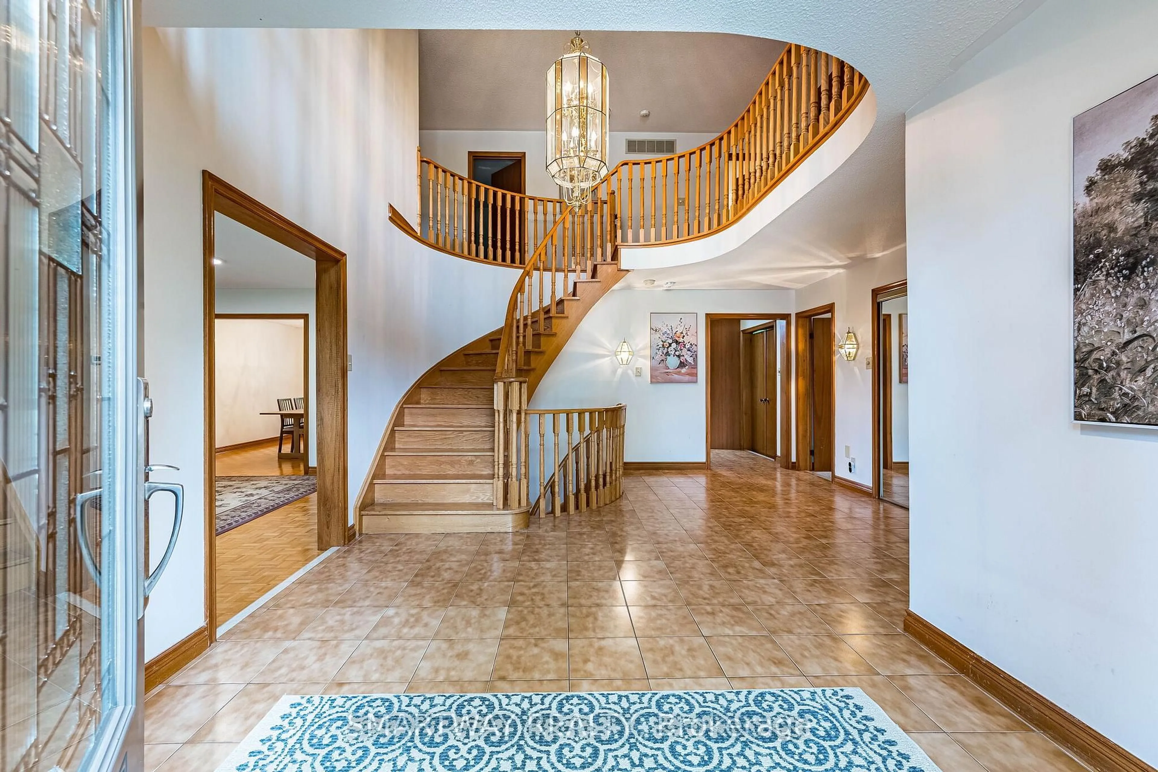 Indoor foyer for 4522 Badminton Dr, Mississauga Ontario L5M 3H7