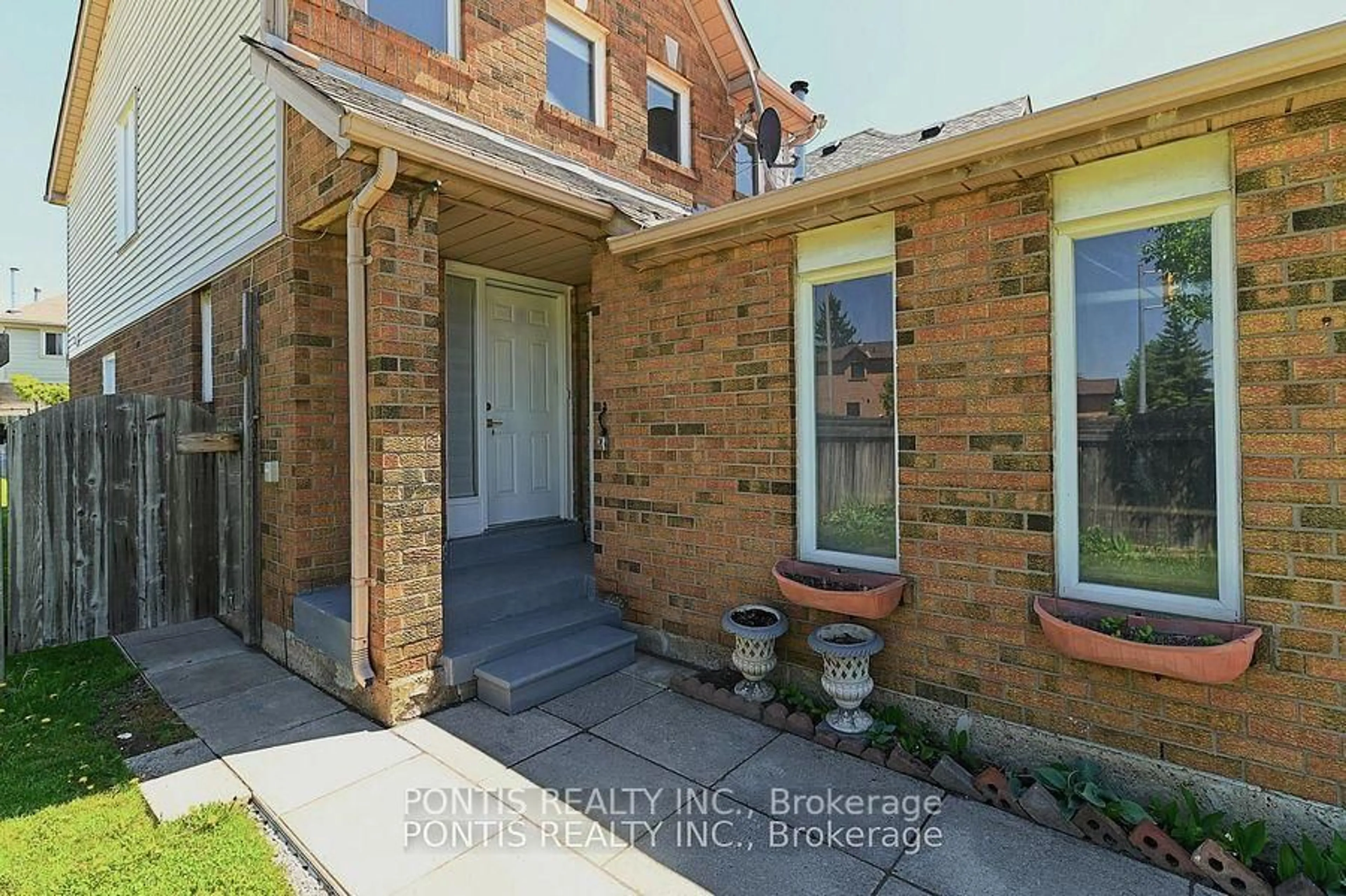 Home with brick exterior material, street for 198 MOFFATT Ave, Brampton Ontario L6Y 4R3