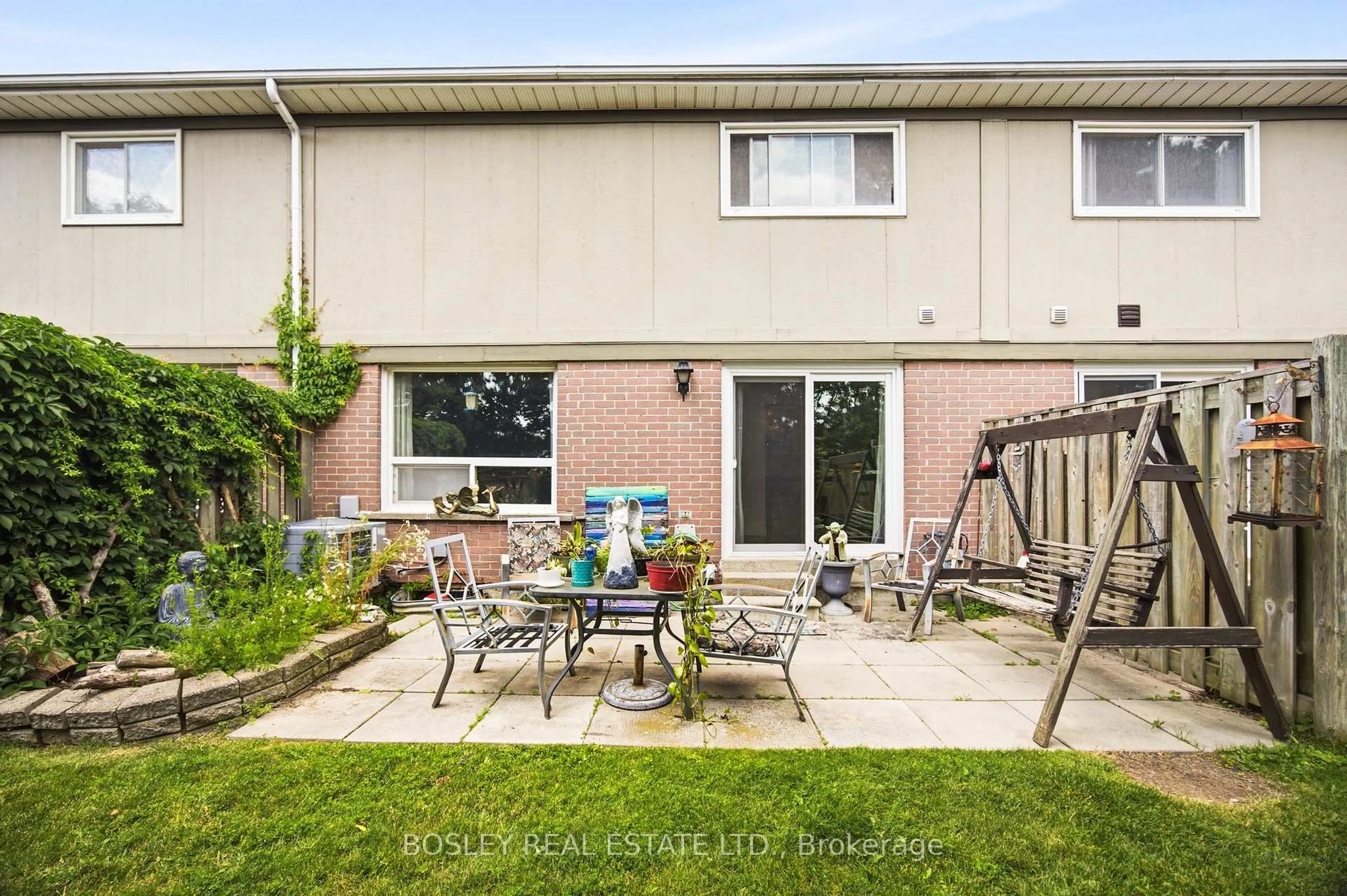 Patio, street for 3079 Fifth Line #18, Mississauga Ontario L5L 3T1