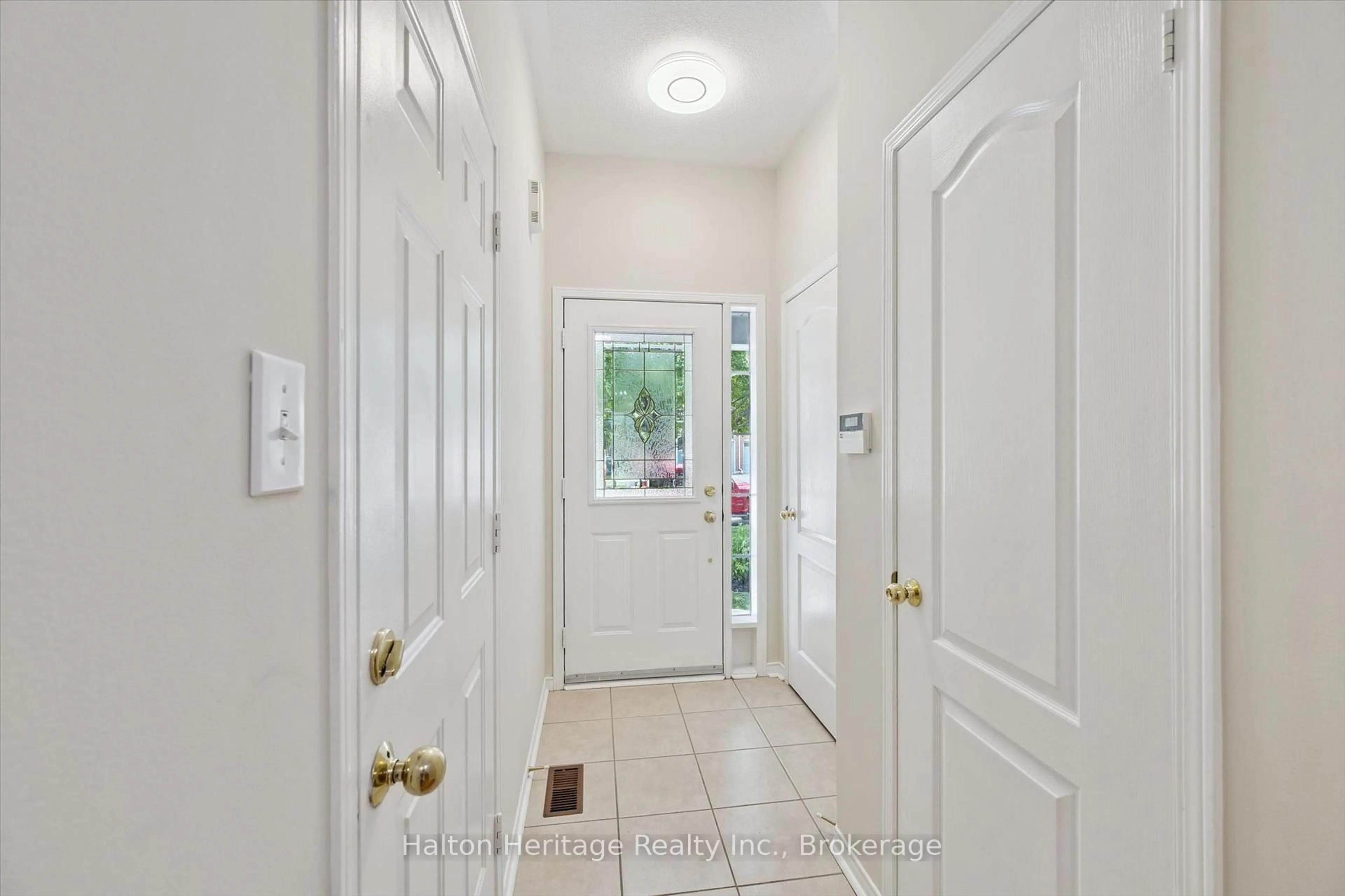 Indoor entryway for 3568 Southwick St, Mississauga Ontario L5M 7N8