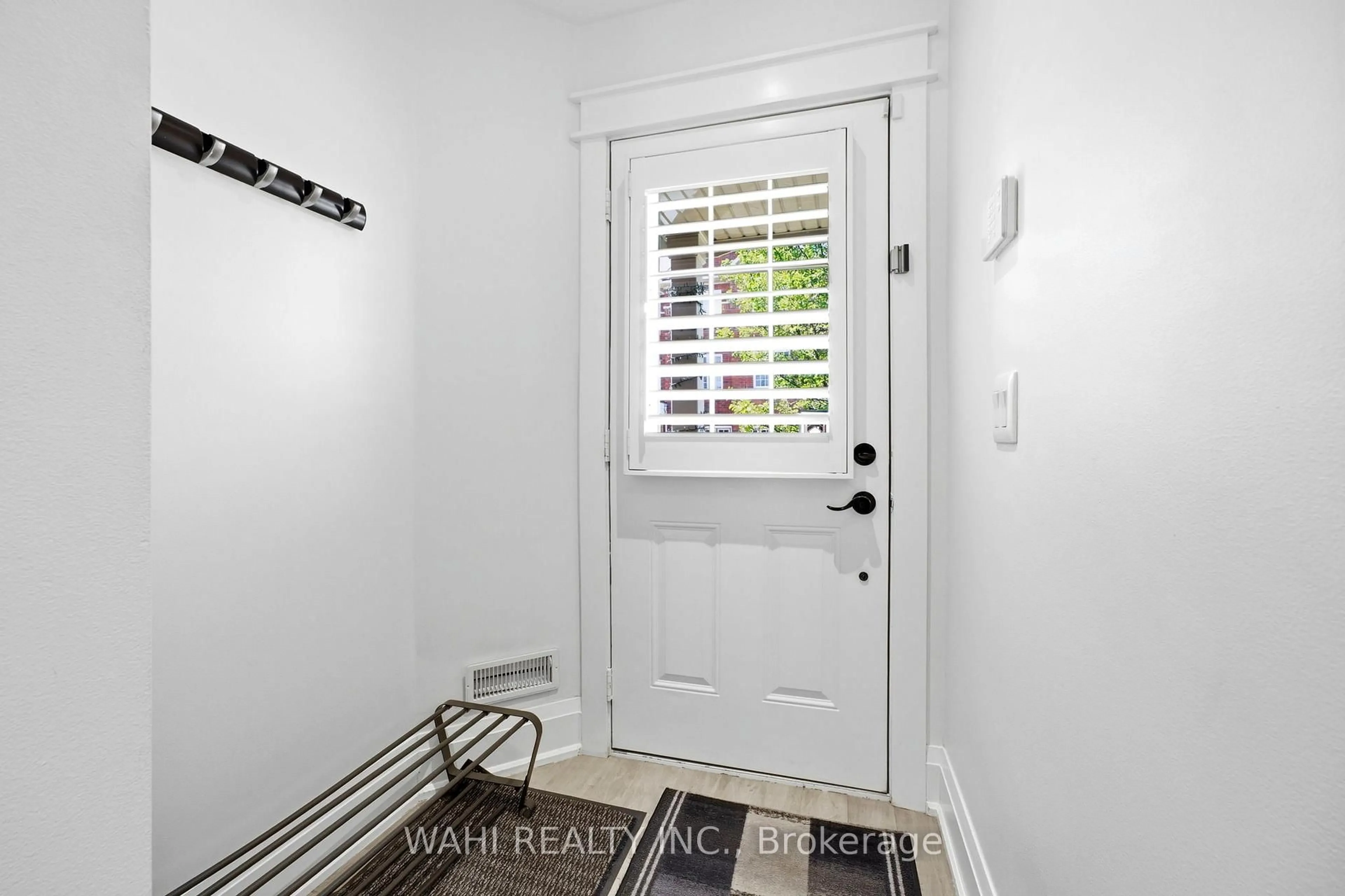 Indoor entryway for 13 Rock Haven Lane, Brampton Ontario L6X 0H2