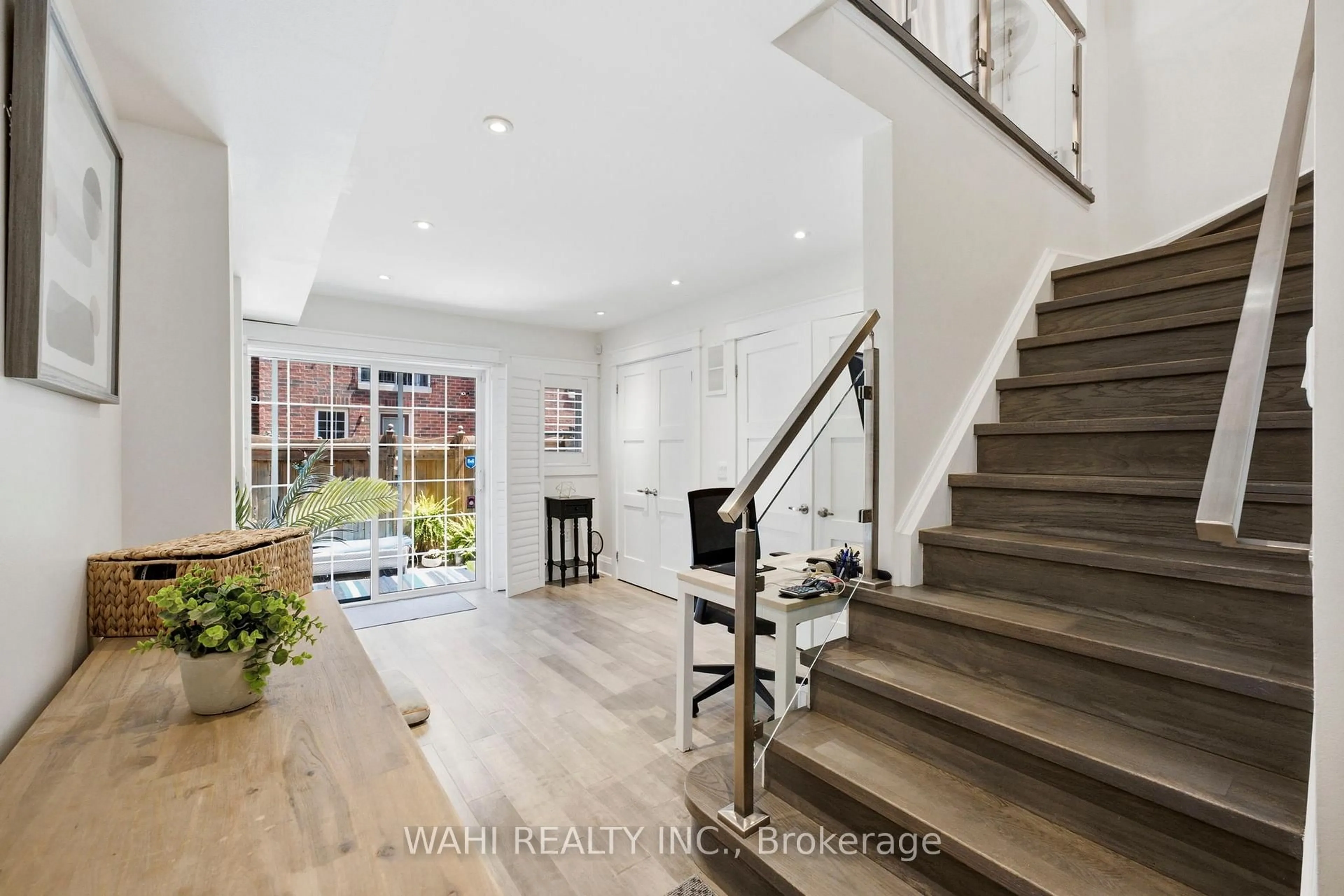Indoor entryway for 13 Rock Haven Lane, Brampton Ontario L6X 0H2