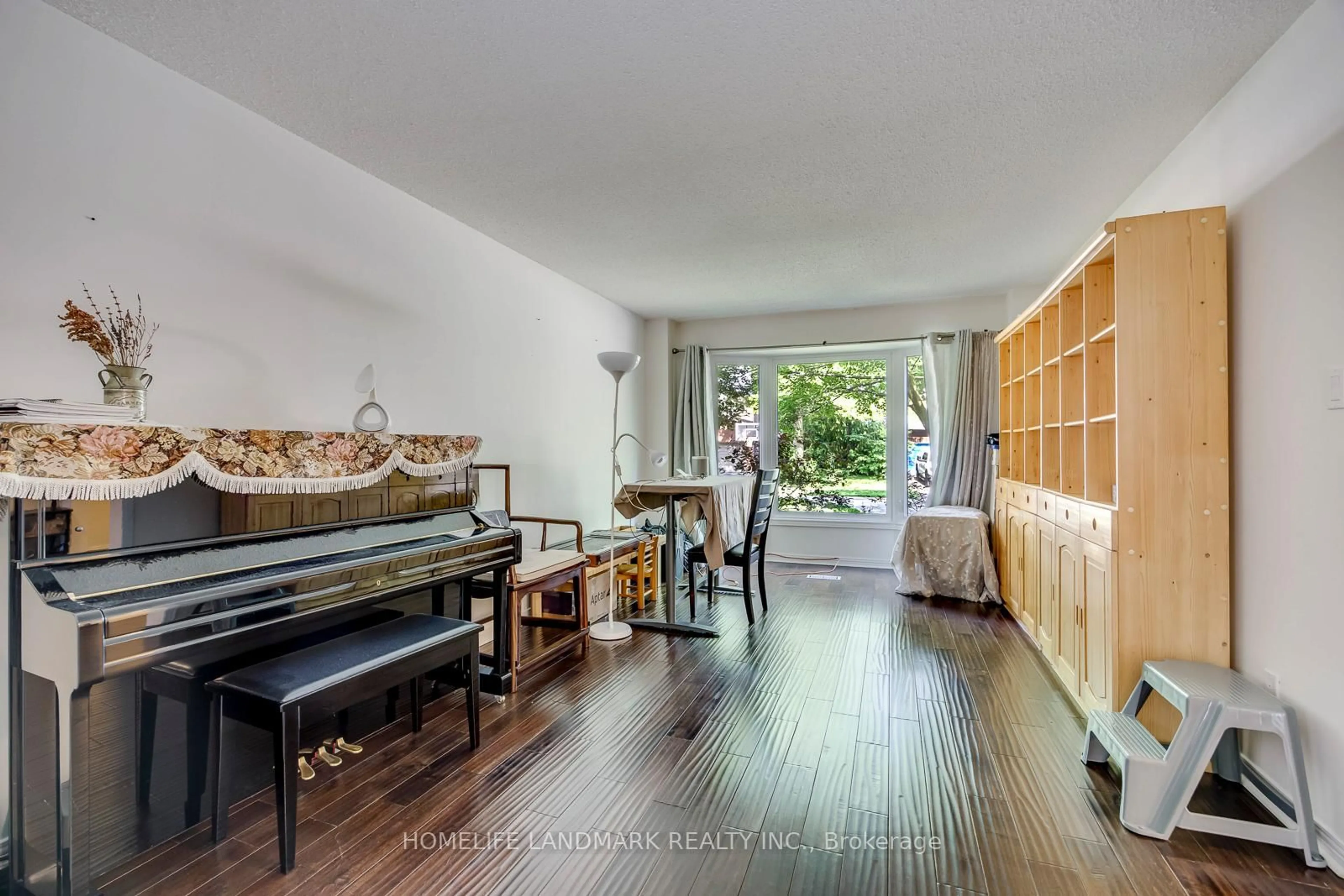 Living room with furniture, wood/laminate floor for 1237 Beechgrove Cres, Oakville Ontario L6M 2B5