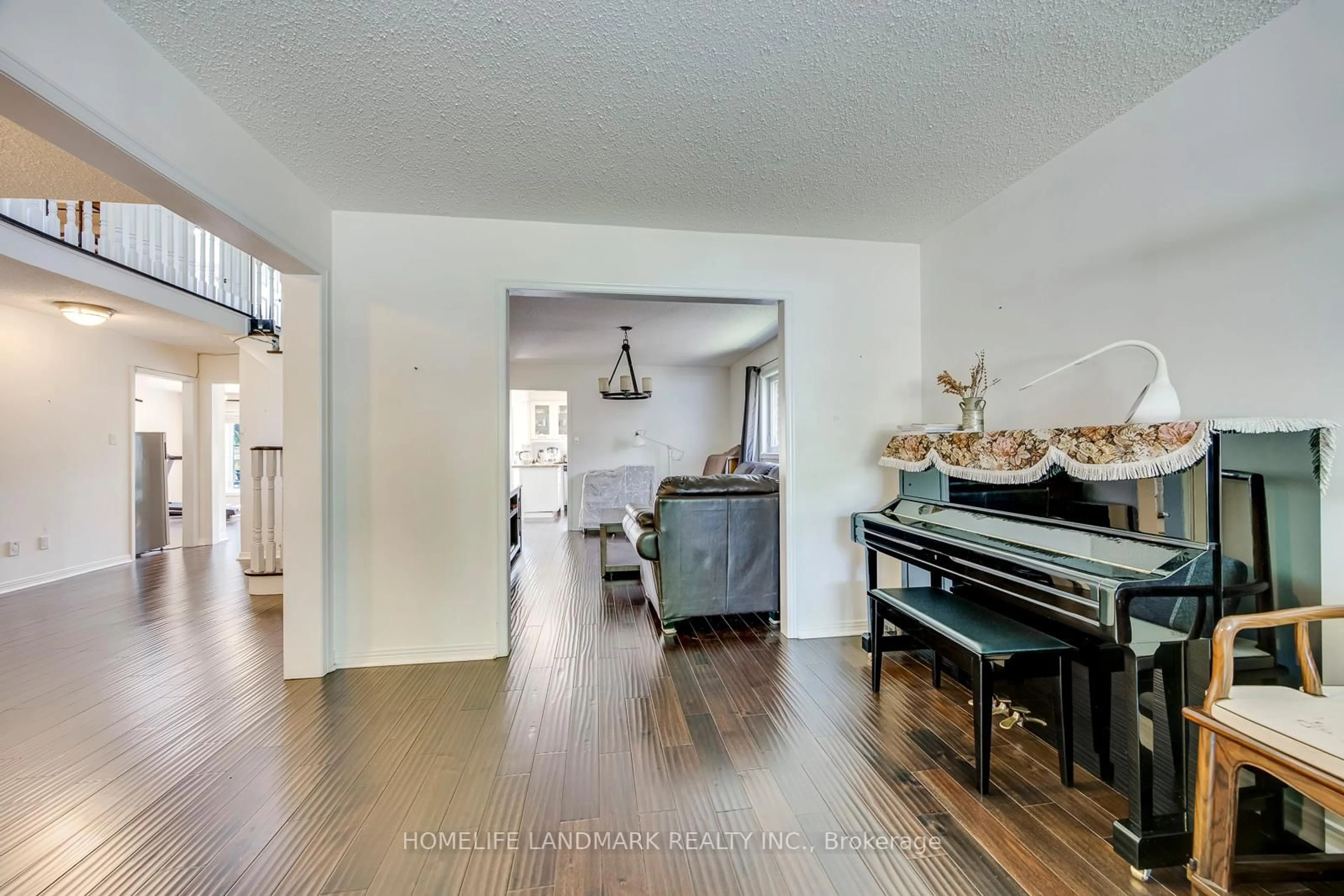 Open concept kitchen, unknown for 1237 Beechgrove Cres, Oakville Ontario L6M 2B5