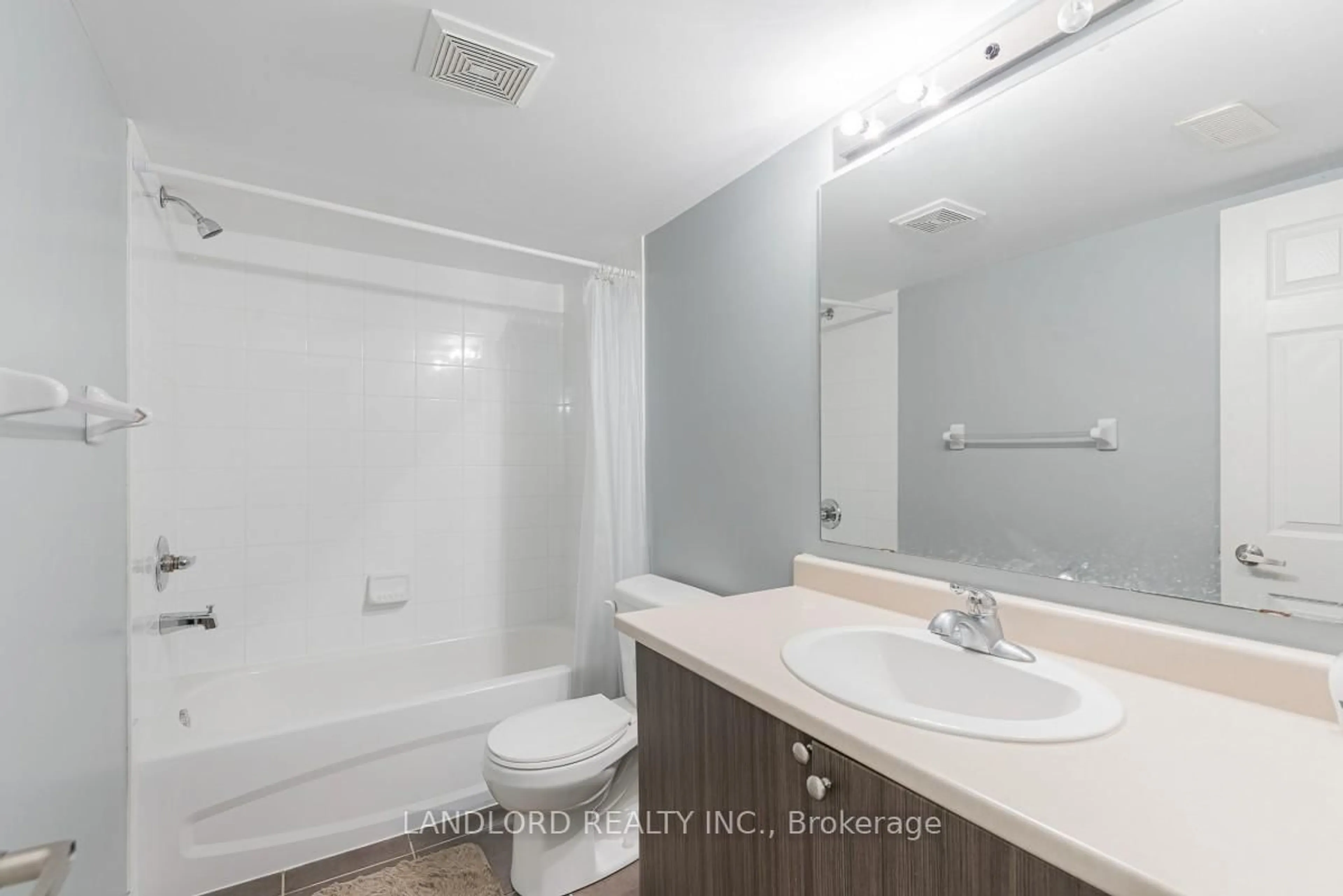 Standard bathroom, unknown for 13 Utopia Way, Brampton Ontario L6P 4A6