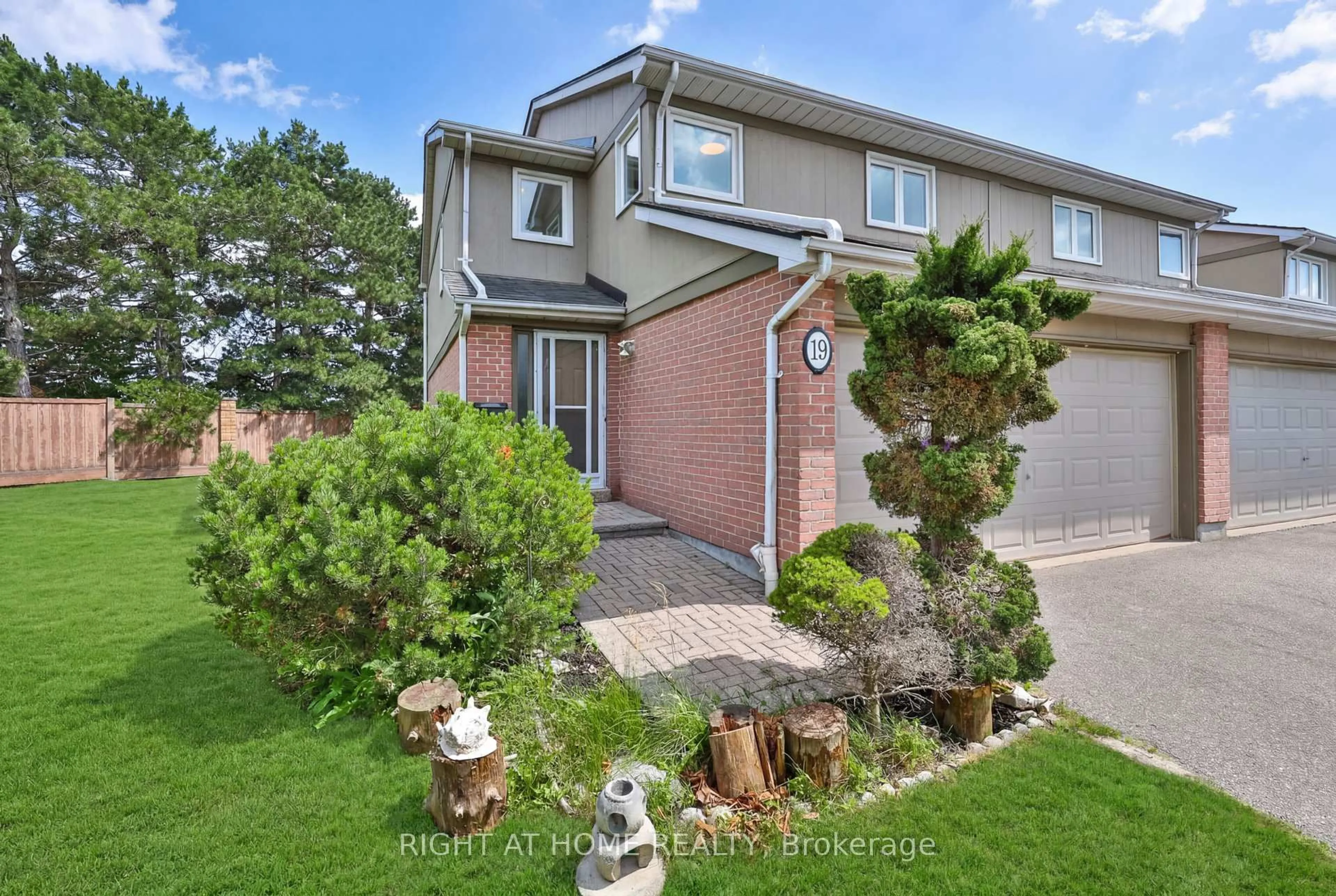 Home with brick exterior material, street for 3079 Fifth Line #19, Mississauga Ontario L5L 3T1