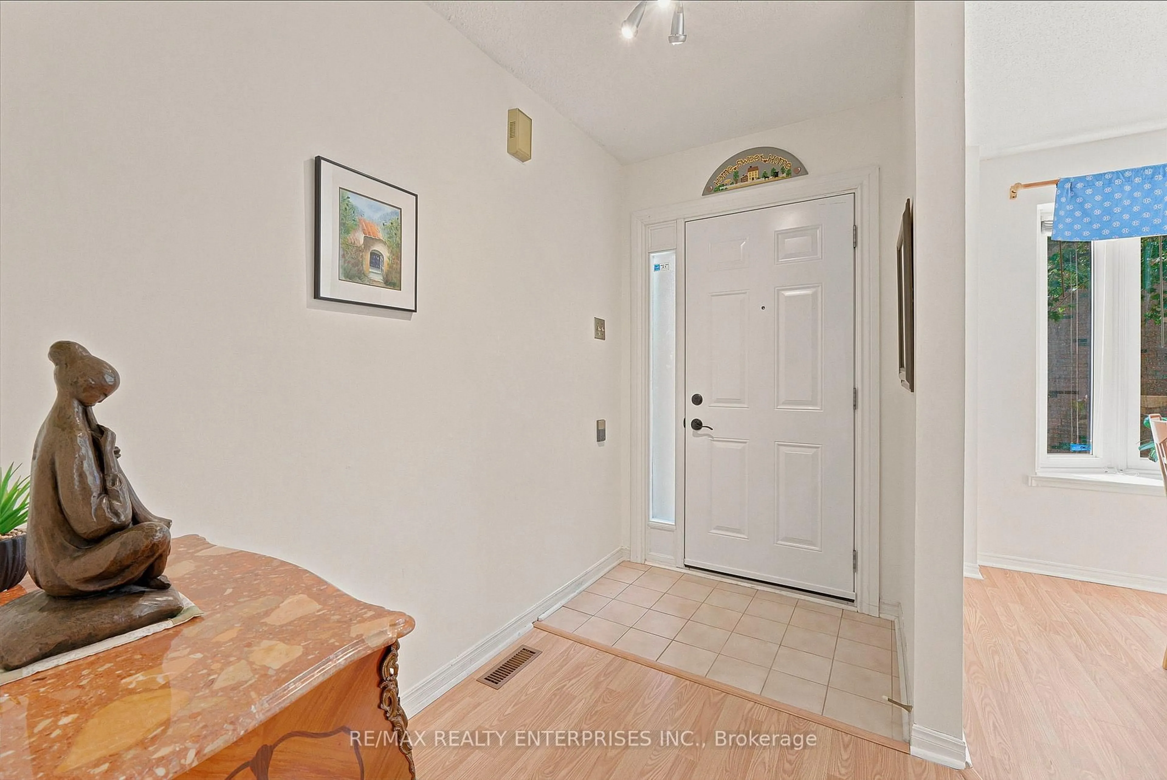 Indoor entryway for 4635 Regents Terr #68, Mississauga Ontario L5R 1X6