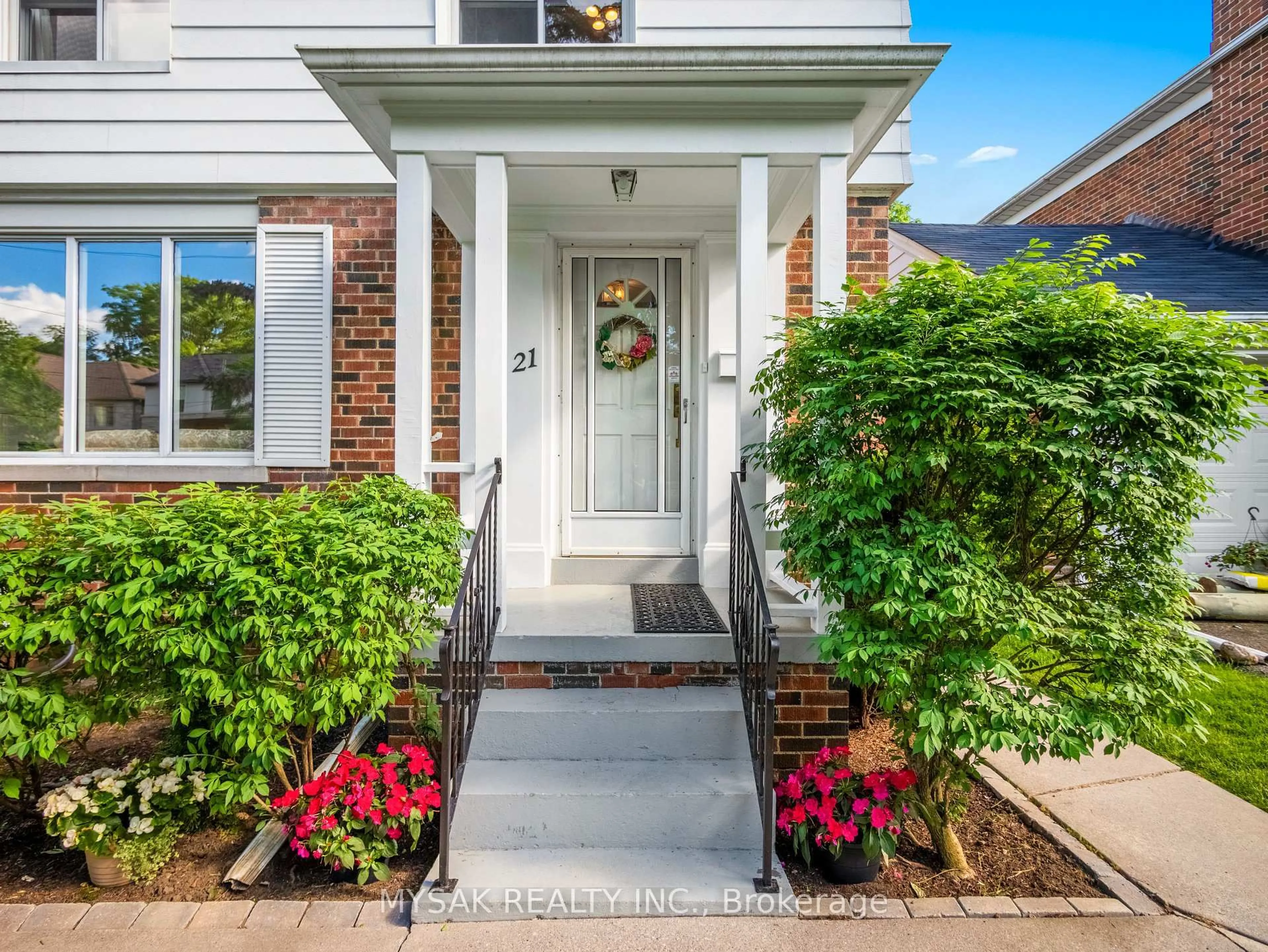 Indoor entryway for 21 Oak Hampton Blvd, Toronto Ontario M9A 2T9