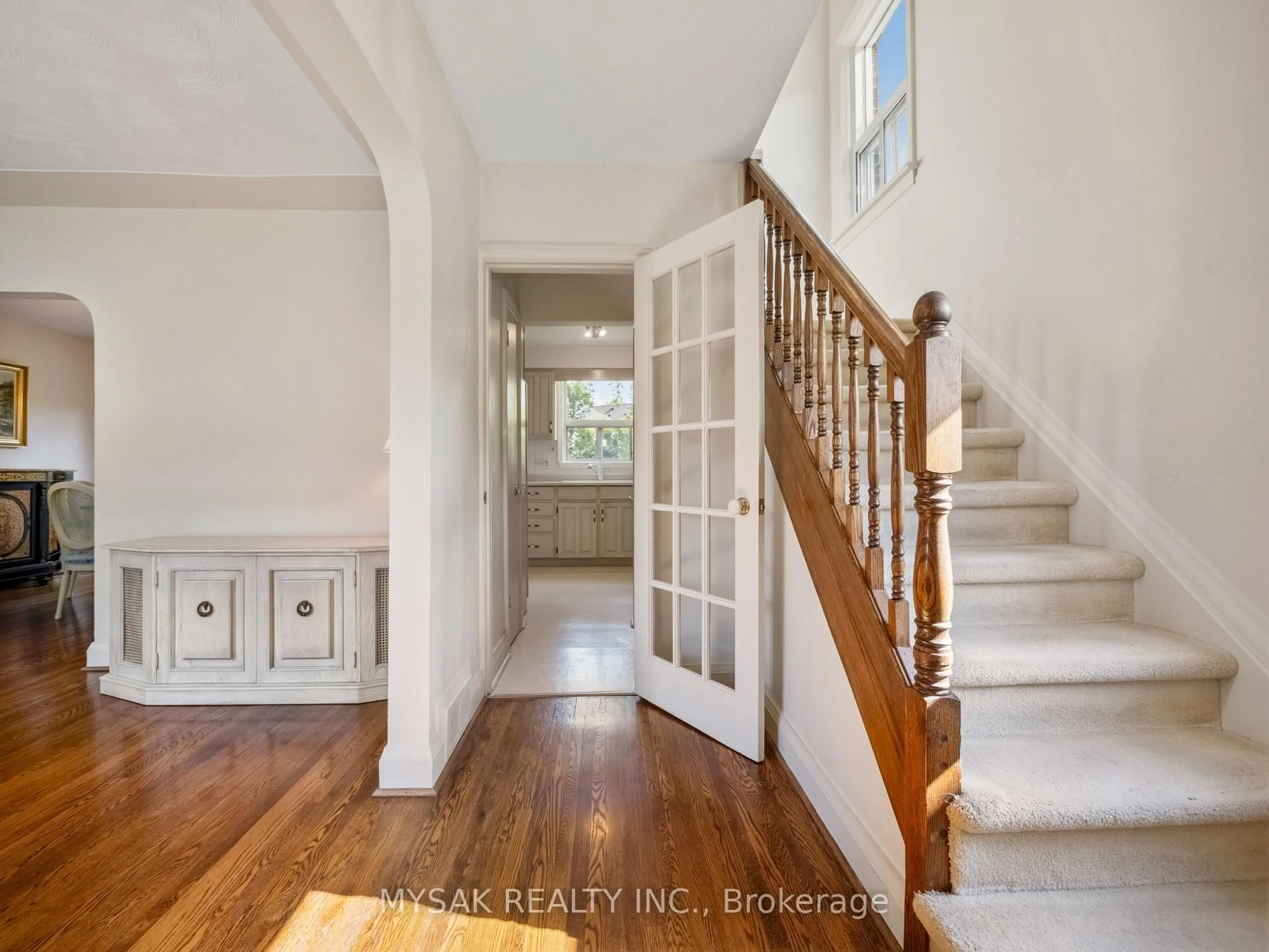 Indoor entryway for 21 Oak Hampton Blvd, Toronto Ontario M9A 2T9