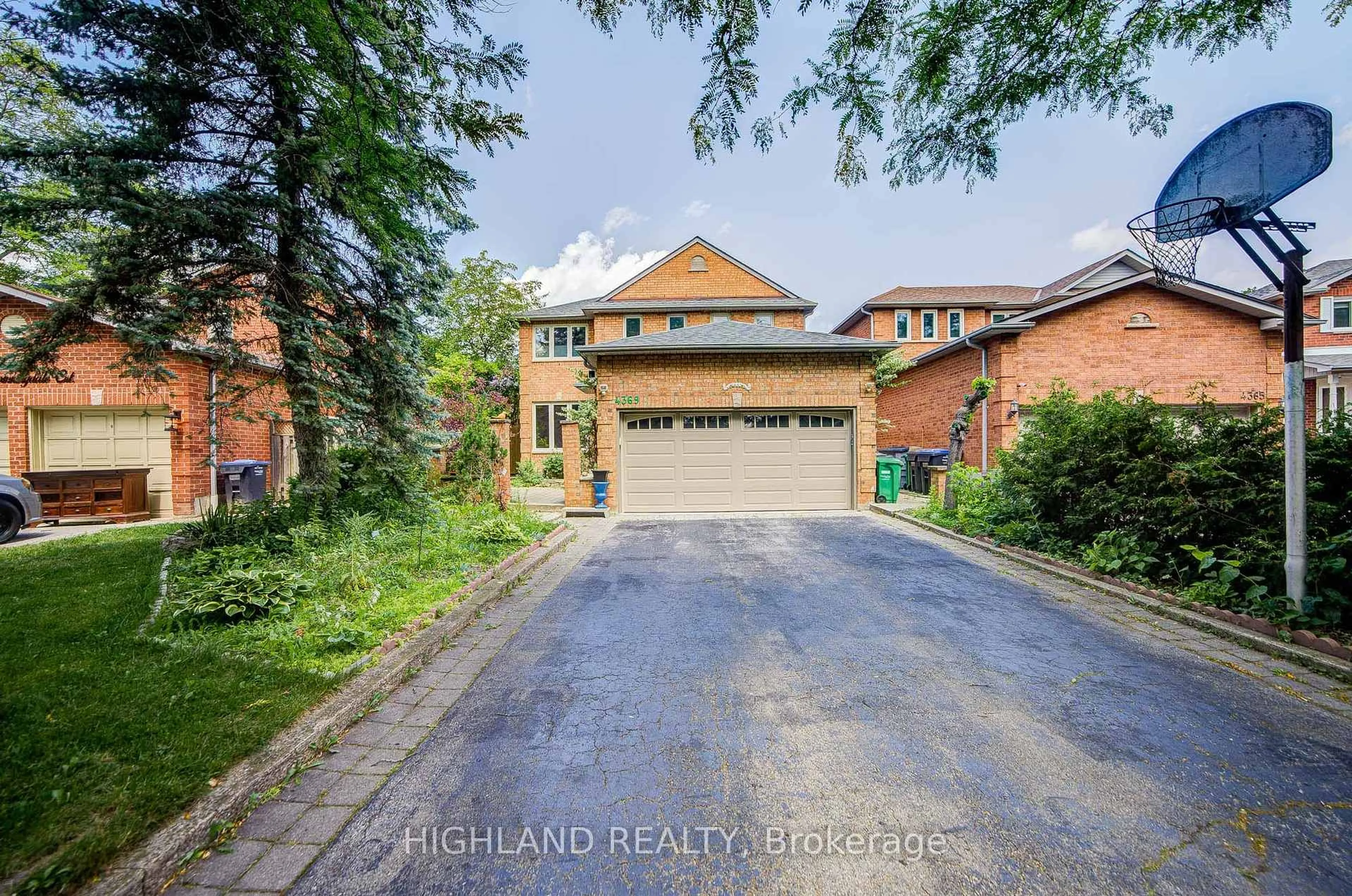 Home with brick exterior material, street for 4369 Spinningdale Crt, Mississauga Ontario L5M 3J9