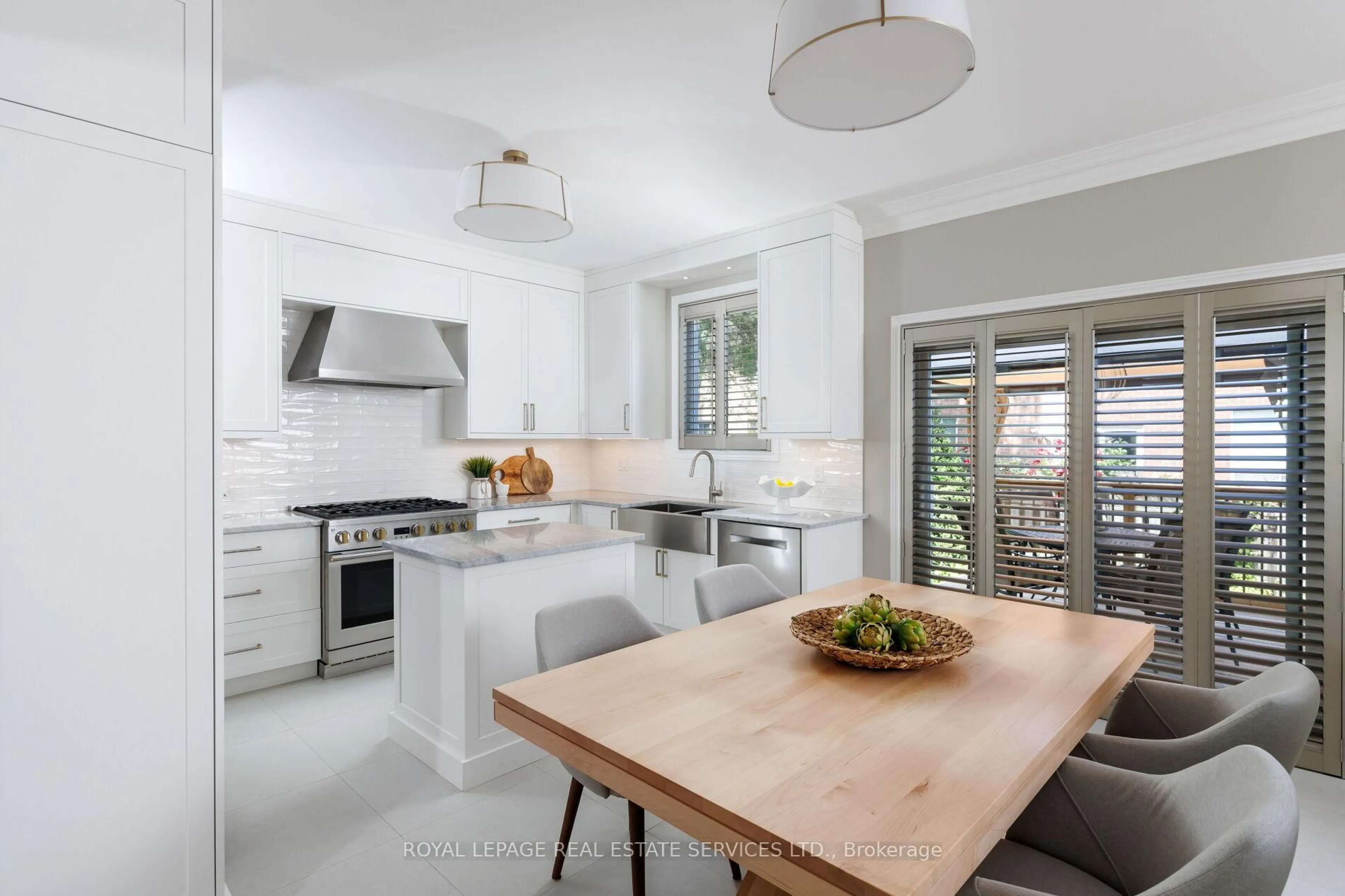 Open concept kitchen, unknown for 2261 Grouse Lane, Oakville Ontario L6M 3Z8