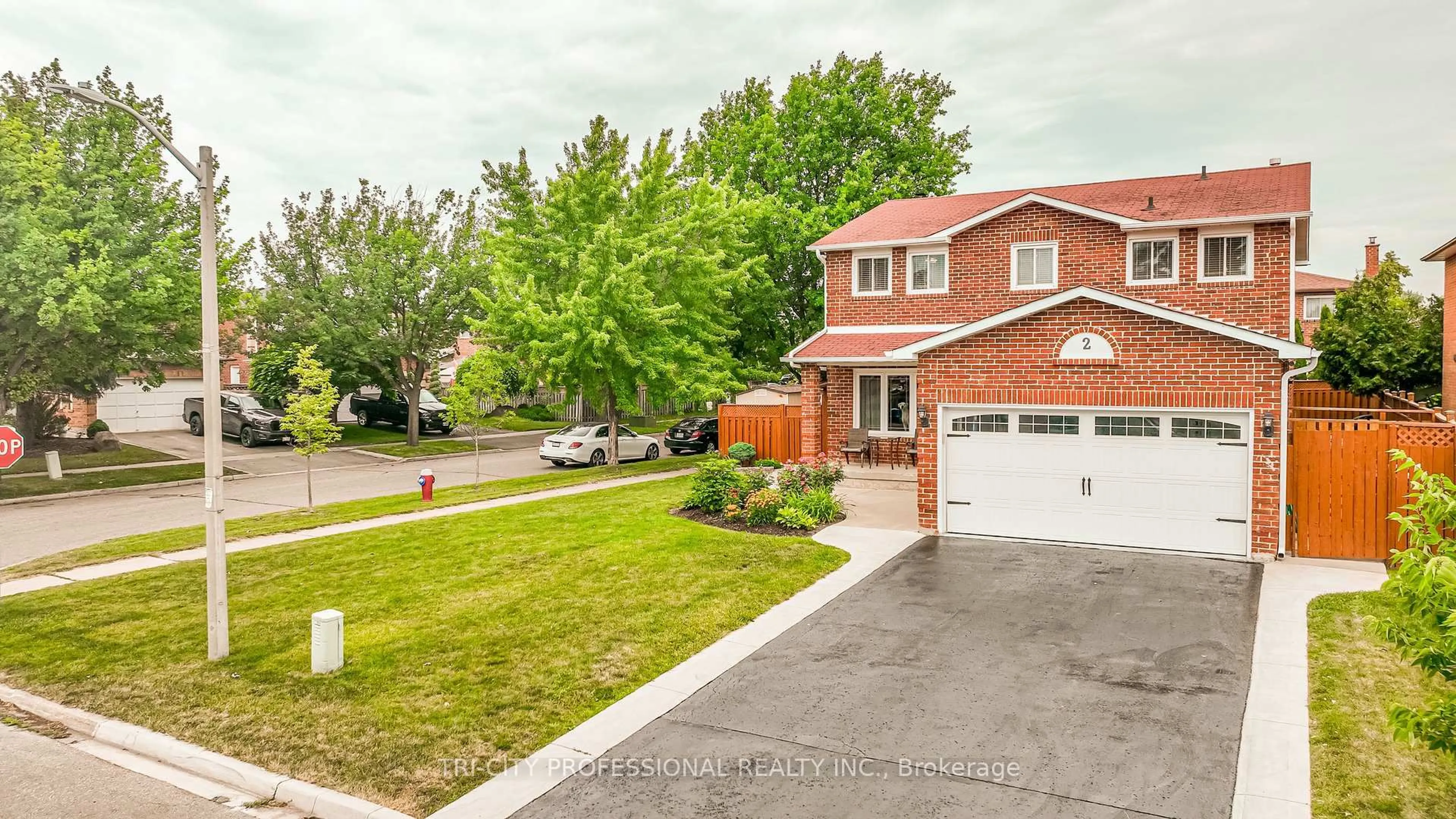Home with brick exterior material, street for 2 Burnley Pl, Brampton Ontario L6Z 2V1