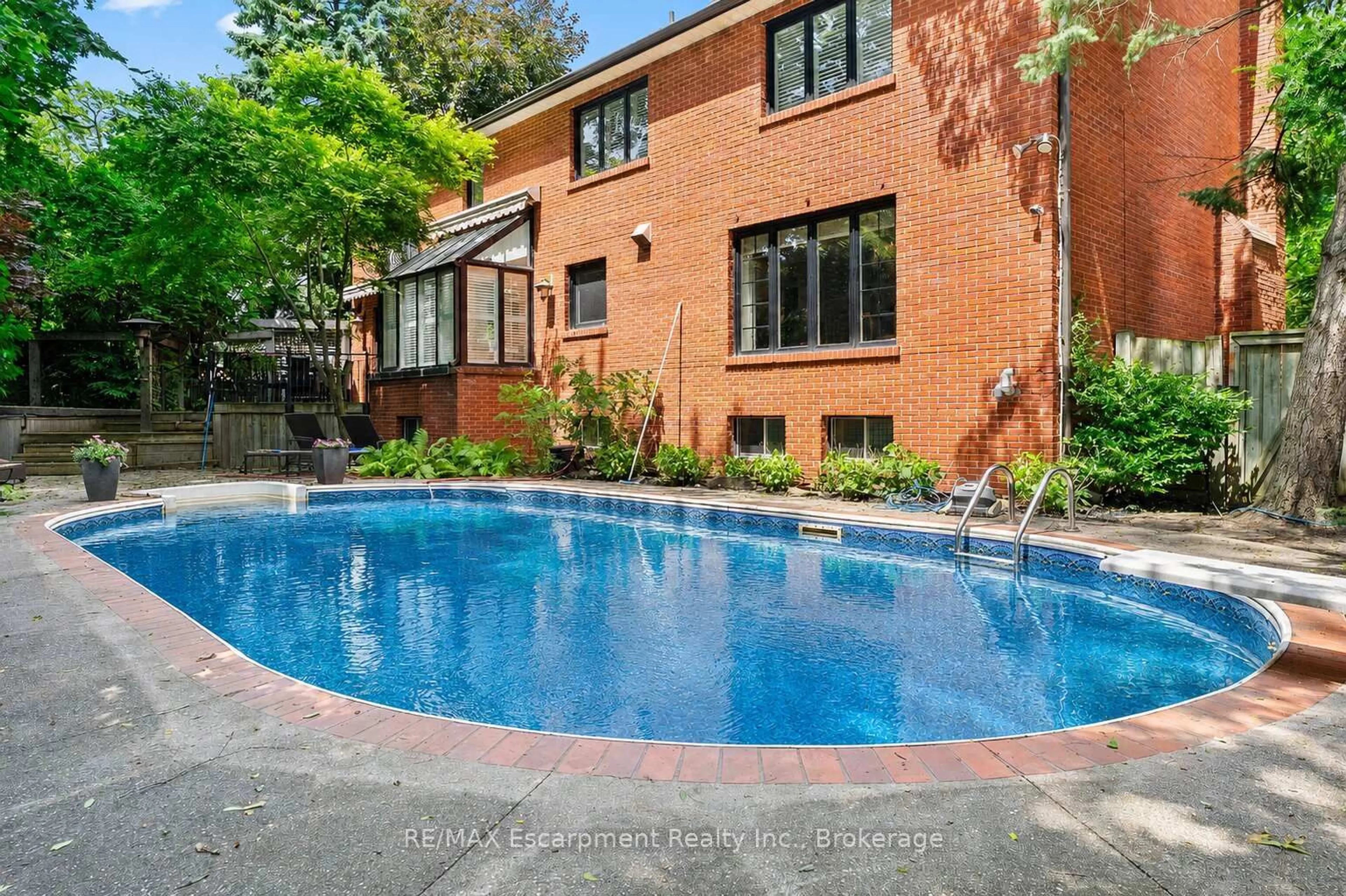 Pool for 104 Whittington Pl, Oakville Ontario L6K 3V9