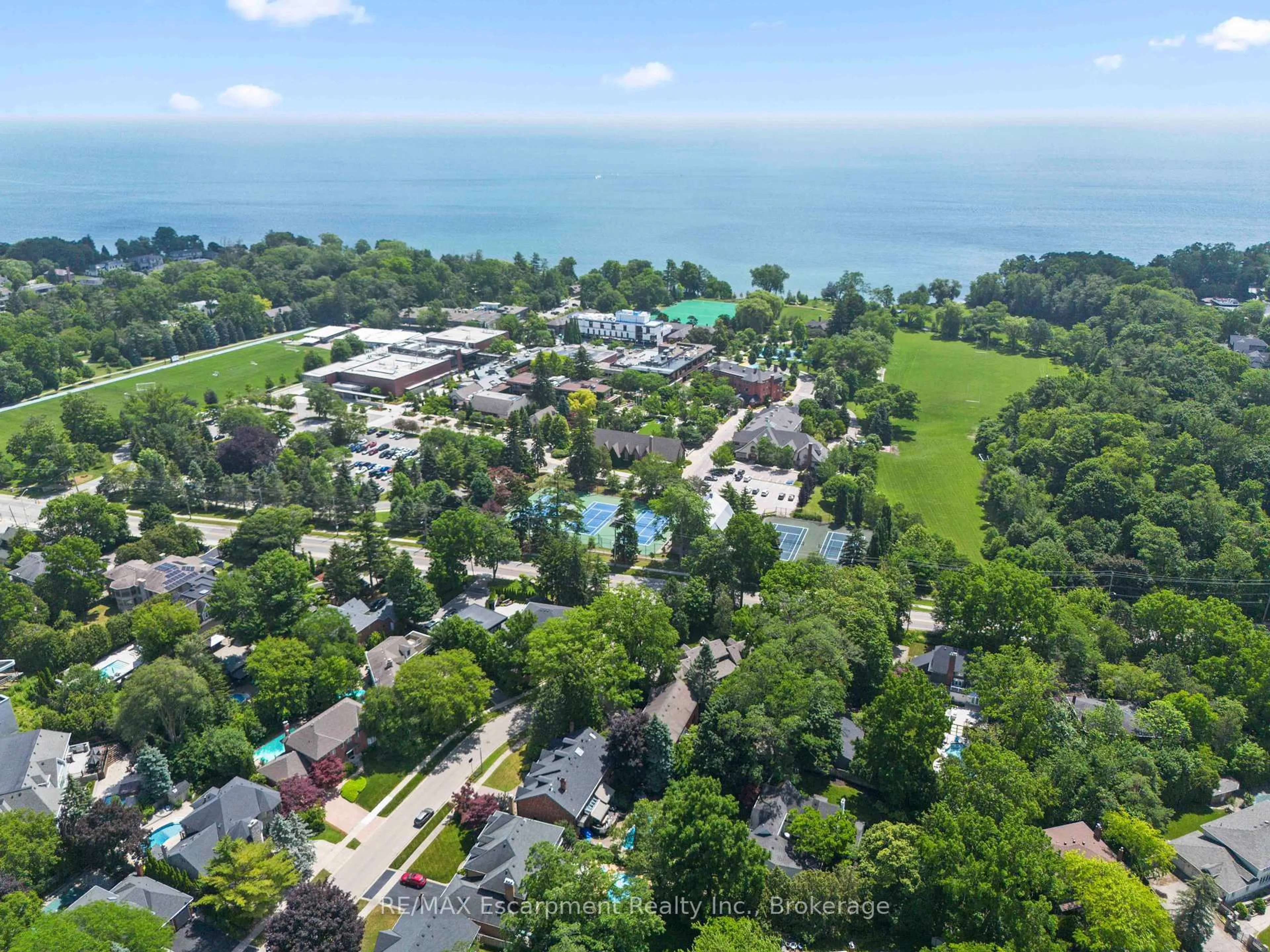A pic from outside/outdoor area/front of a property/back of a property/a pic from drone, water/lake/river/ocean view for 104 Whittington Pl, Oakville Ontario L6K 3V9
