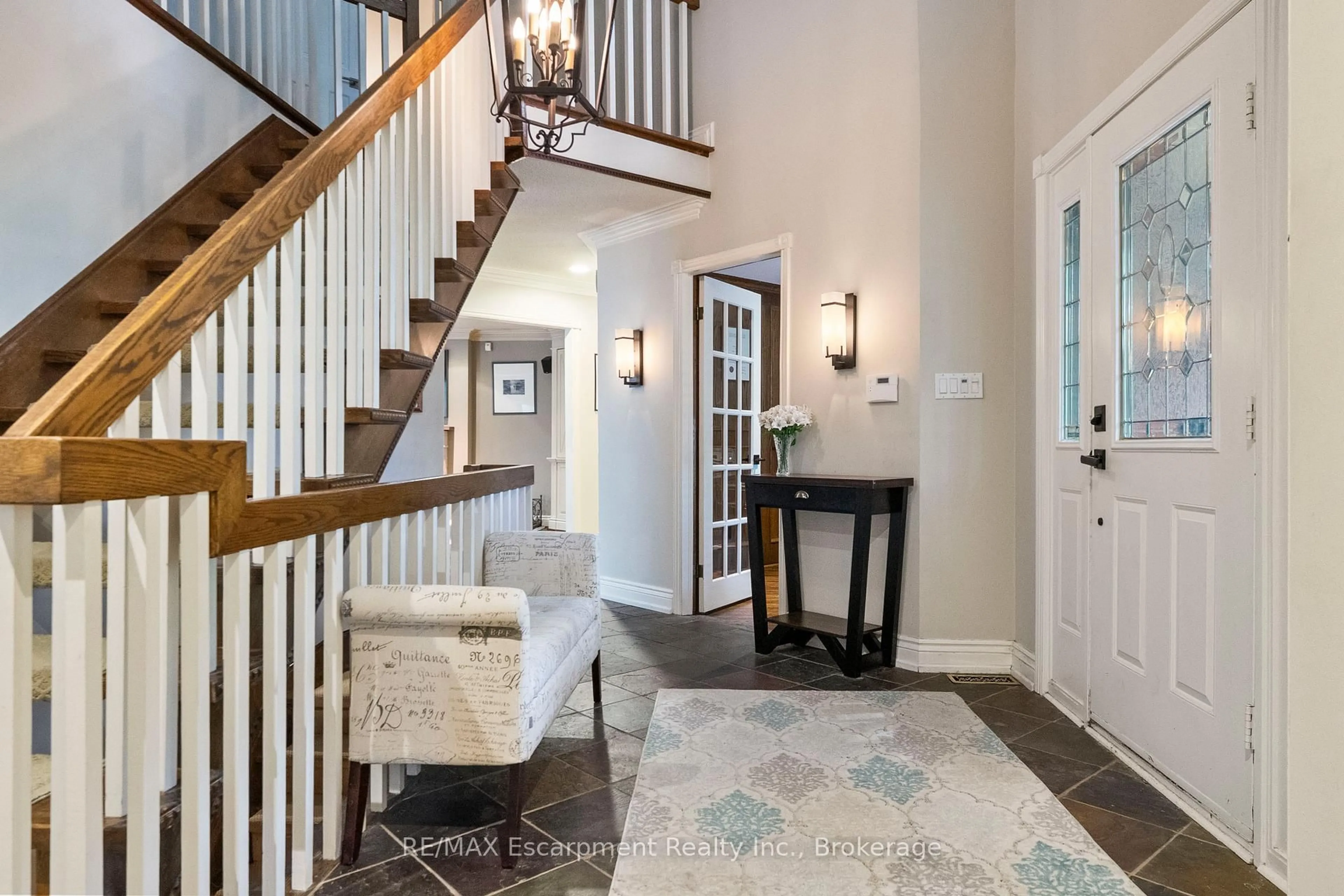 Indoor entryway for 104 Whittington Pl, Oakville Ontario L6K 3V9