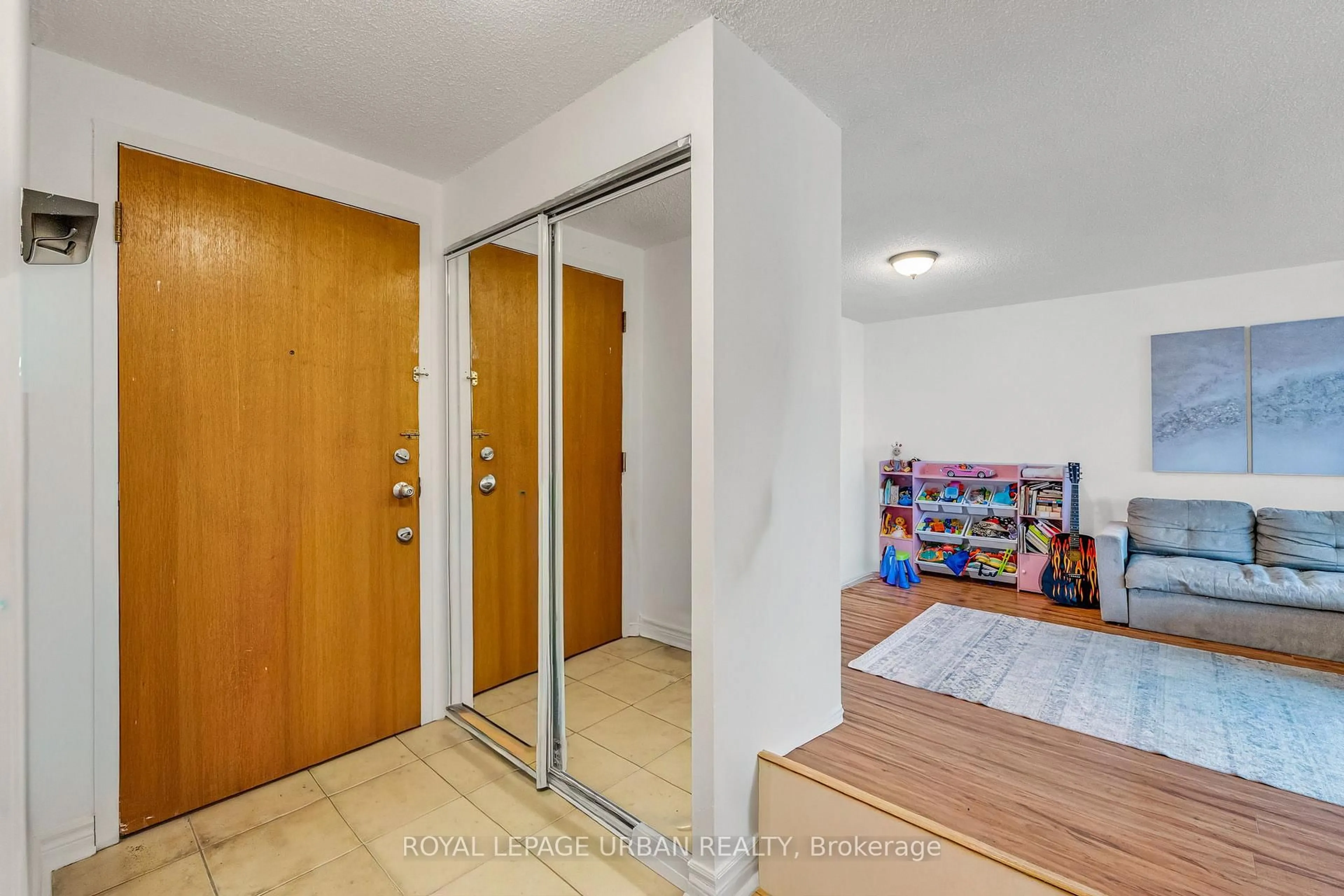 Indoor entryway for 61 Markbrook Lane #1210, Toronto Ontario M9V 5E7