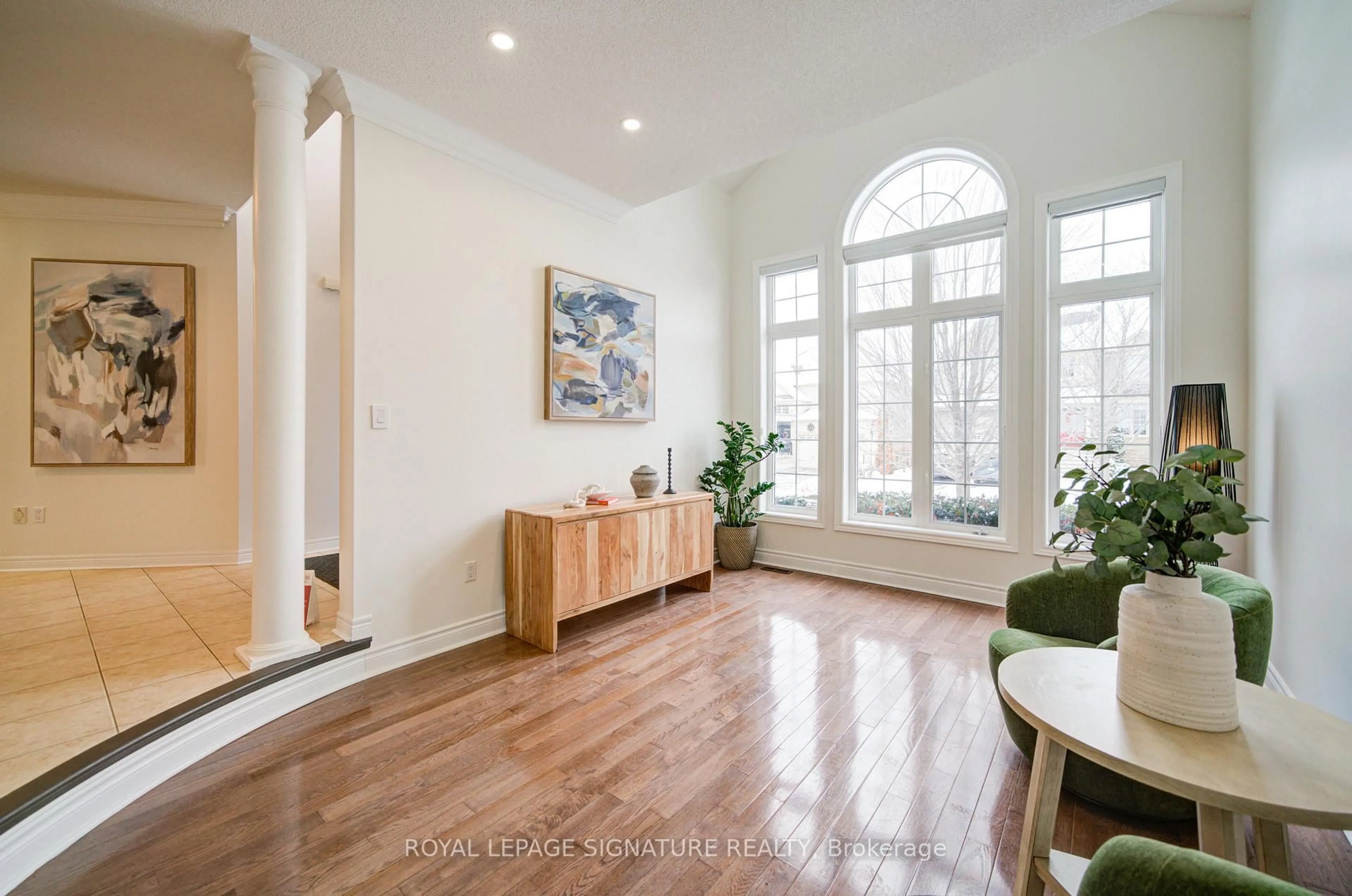 Indoor entryway for 1534 Craigleith Rd, Oakville Ontario L6H 7V7