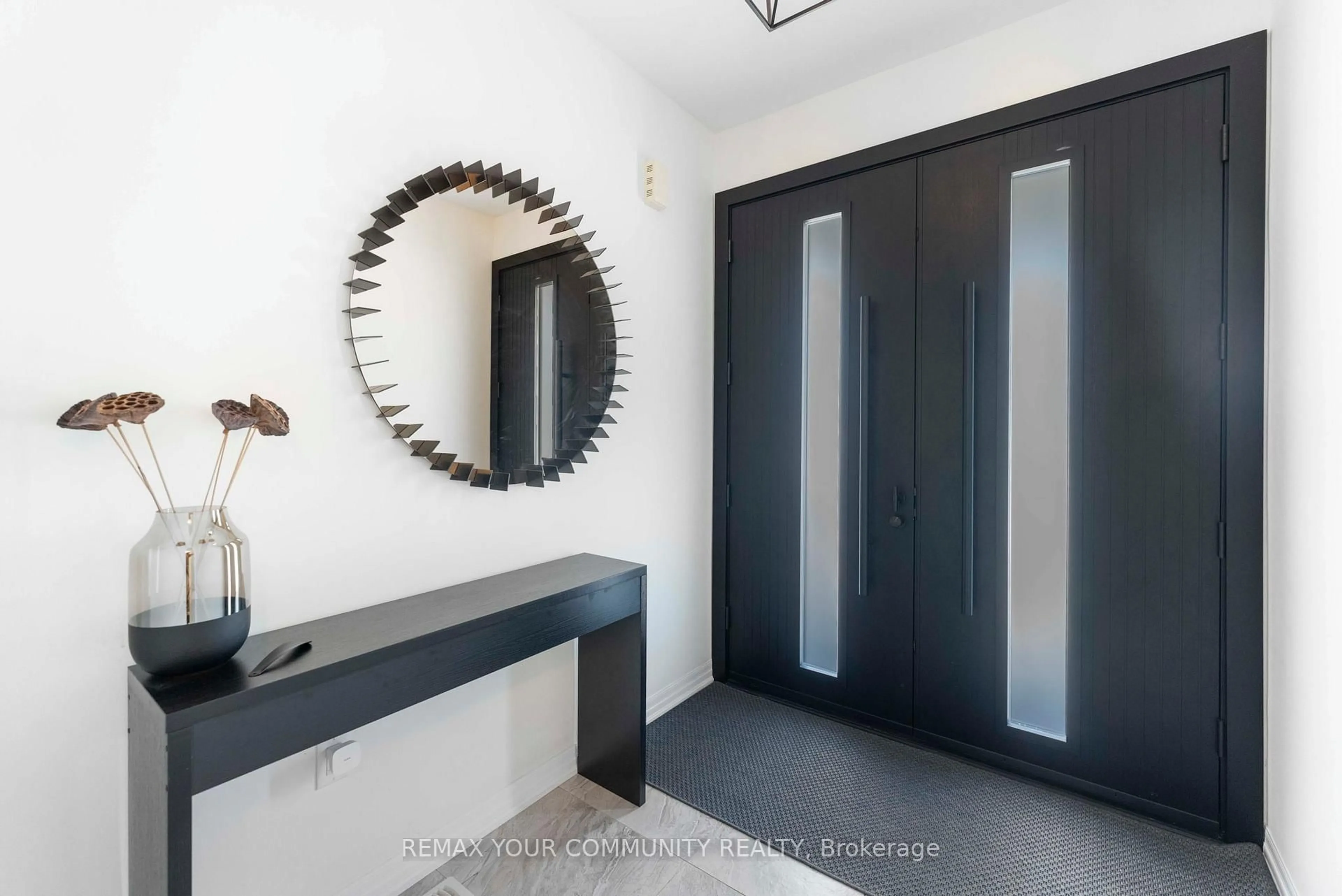 Indoor entryway for 3166 Carding Mill Tr, Oakville Ontario L6M 4M1
