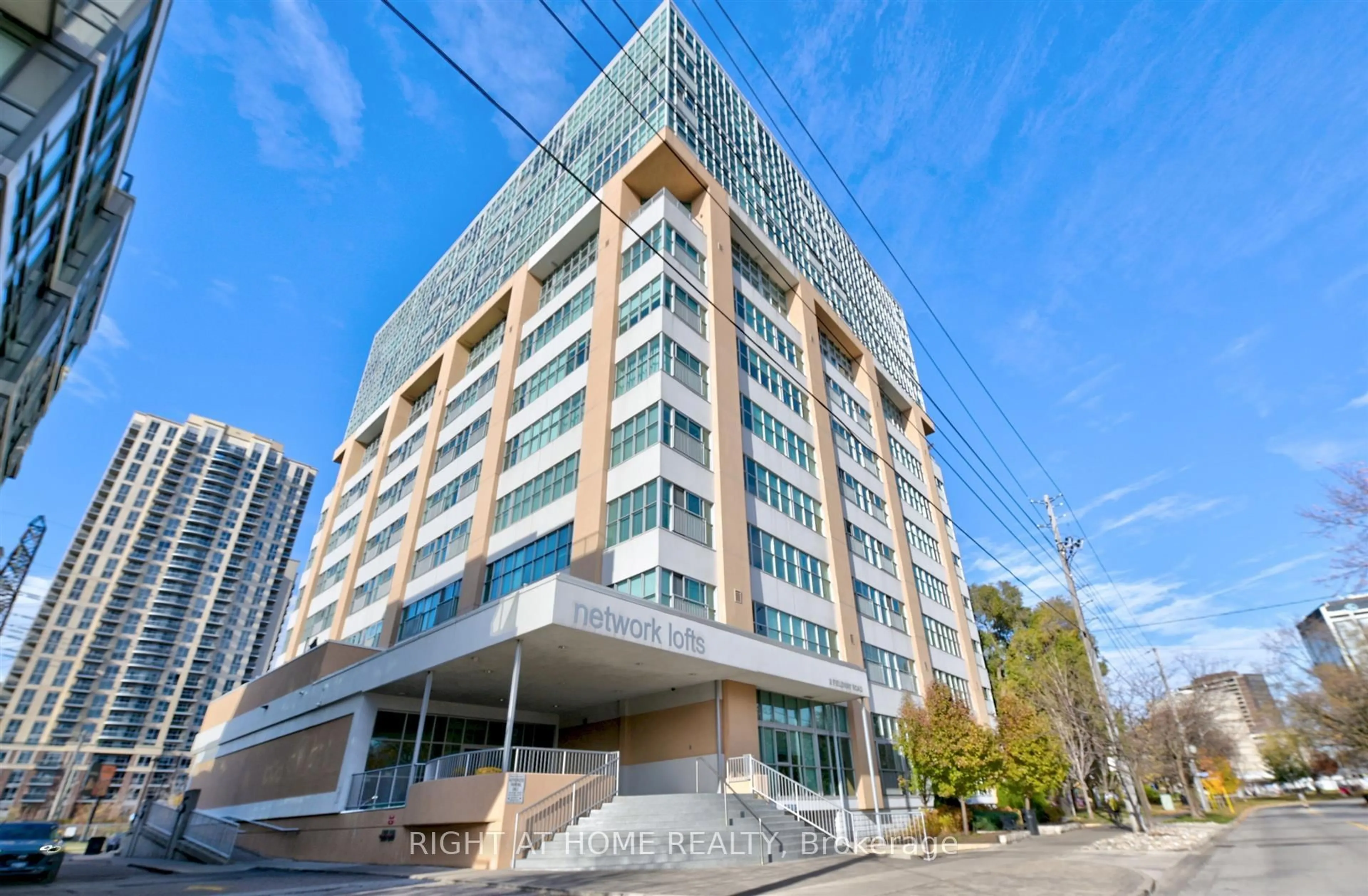 Indoor foyer for 2 Fieldway Rd #611, Toronto Ontario M8Z 0B9