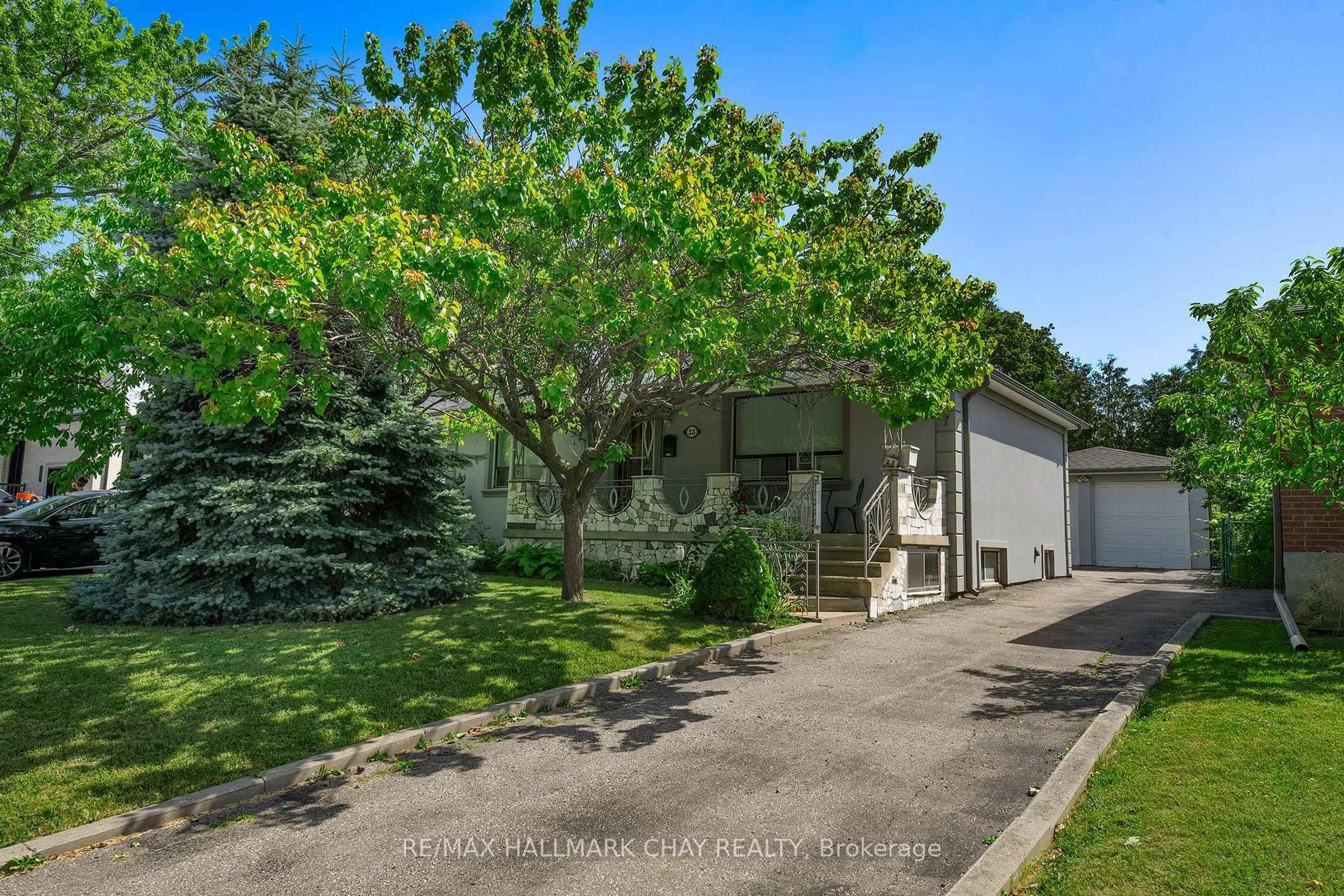 A pic from outside/outdoor area/front of a property/back of a property/a pic from drone, street for 23 Chappel Hill Rd, Toronto Ontario M3M 1M1