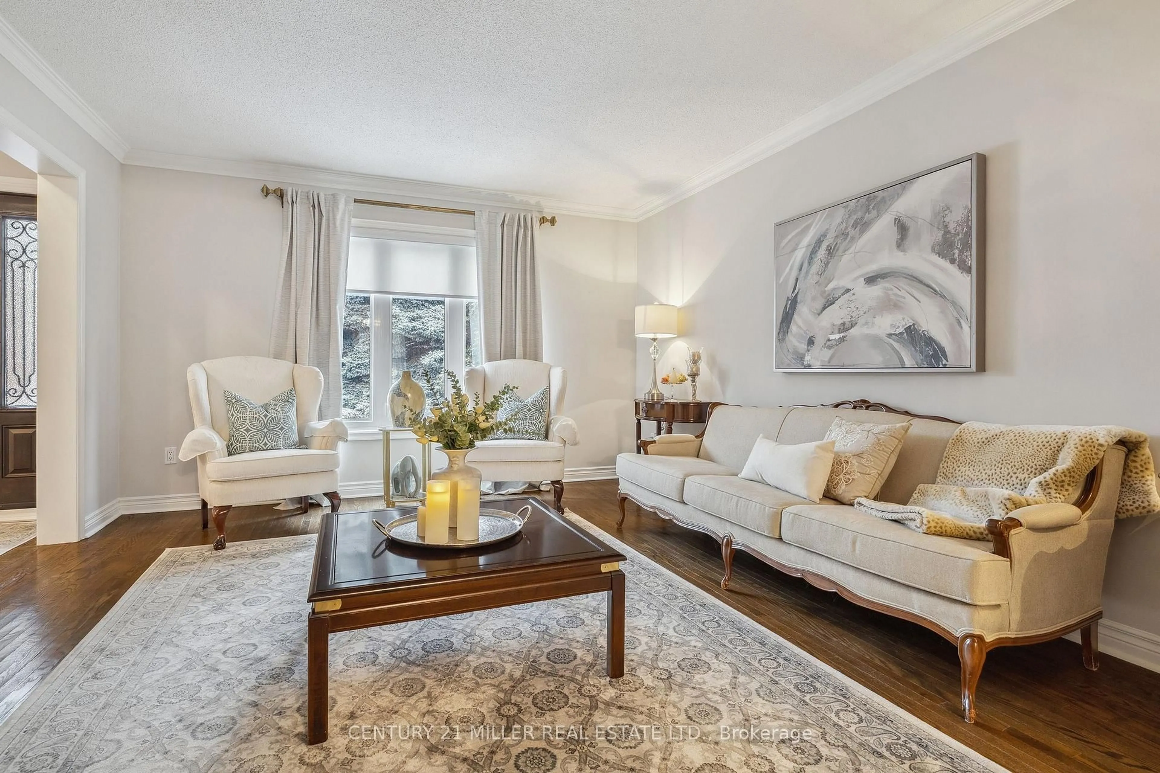 Living room with furniture, unknown for 4665 Beaufort Terr, Mississauga Ontario L5M 3J1