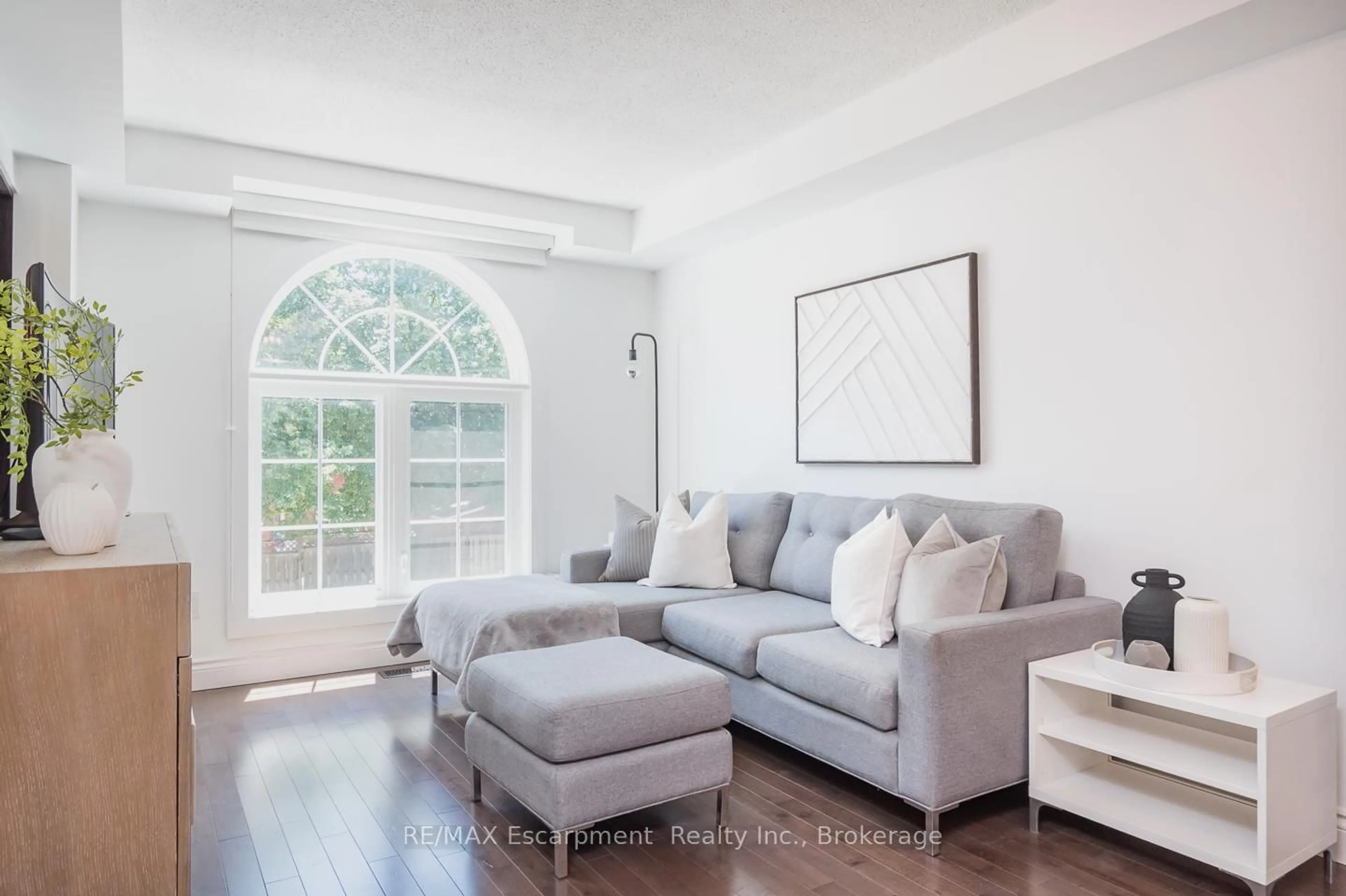Living room with furniture, unknown for 2350 Britannia Rd #46, Mississauga Ontario L5M 6A7