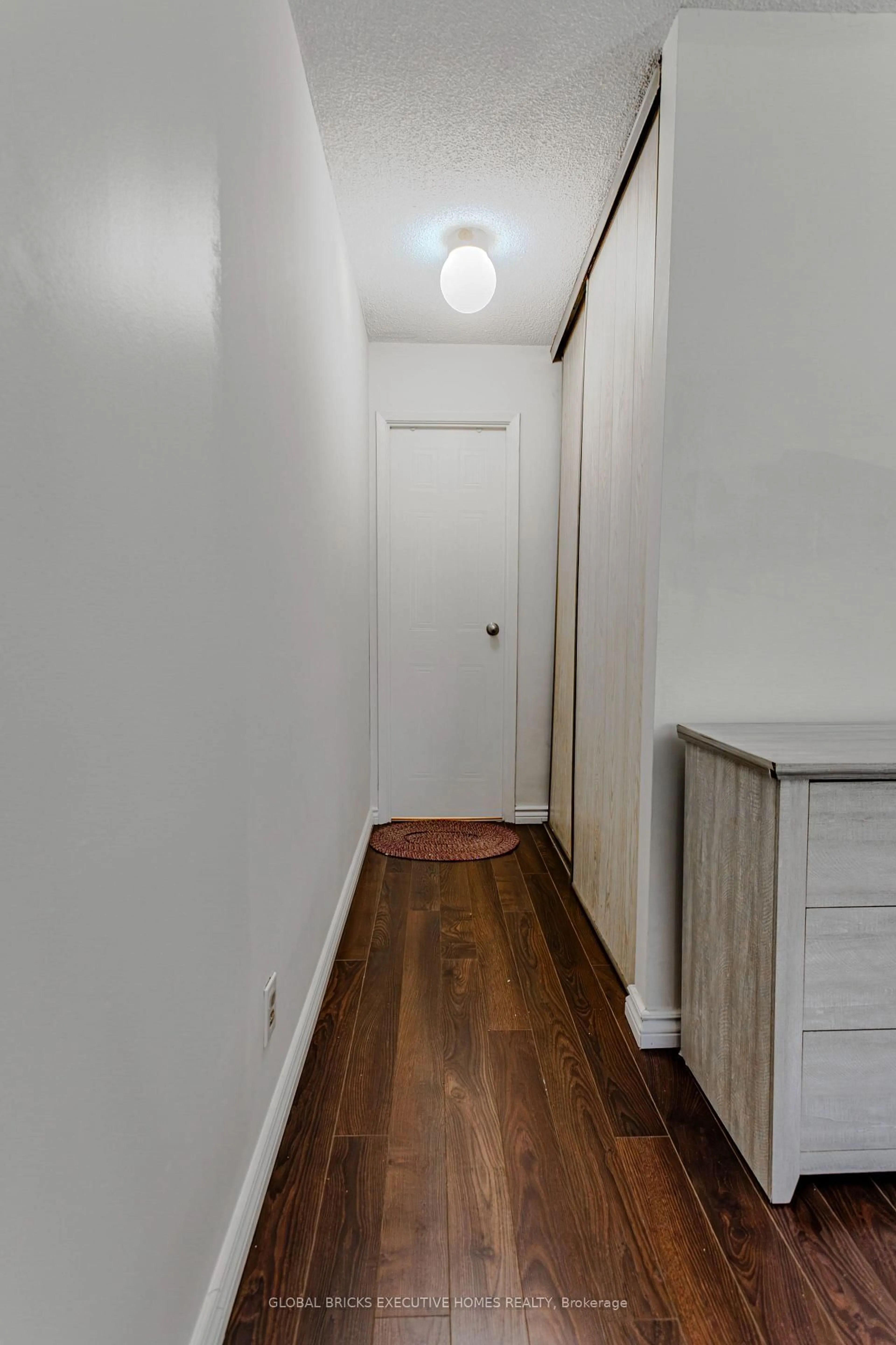 A pic of a room for 1275 Cornerbrook Pl #102, Mississauga Ontario L5C 3J3