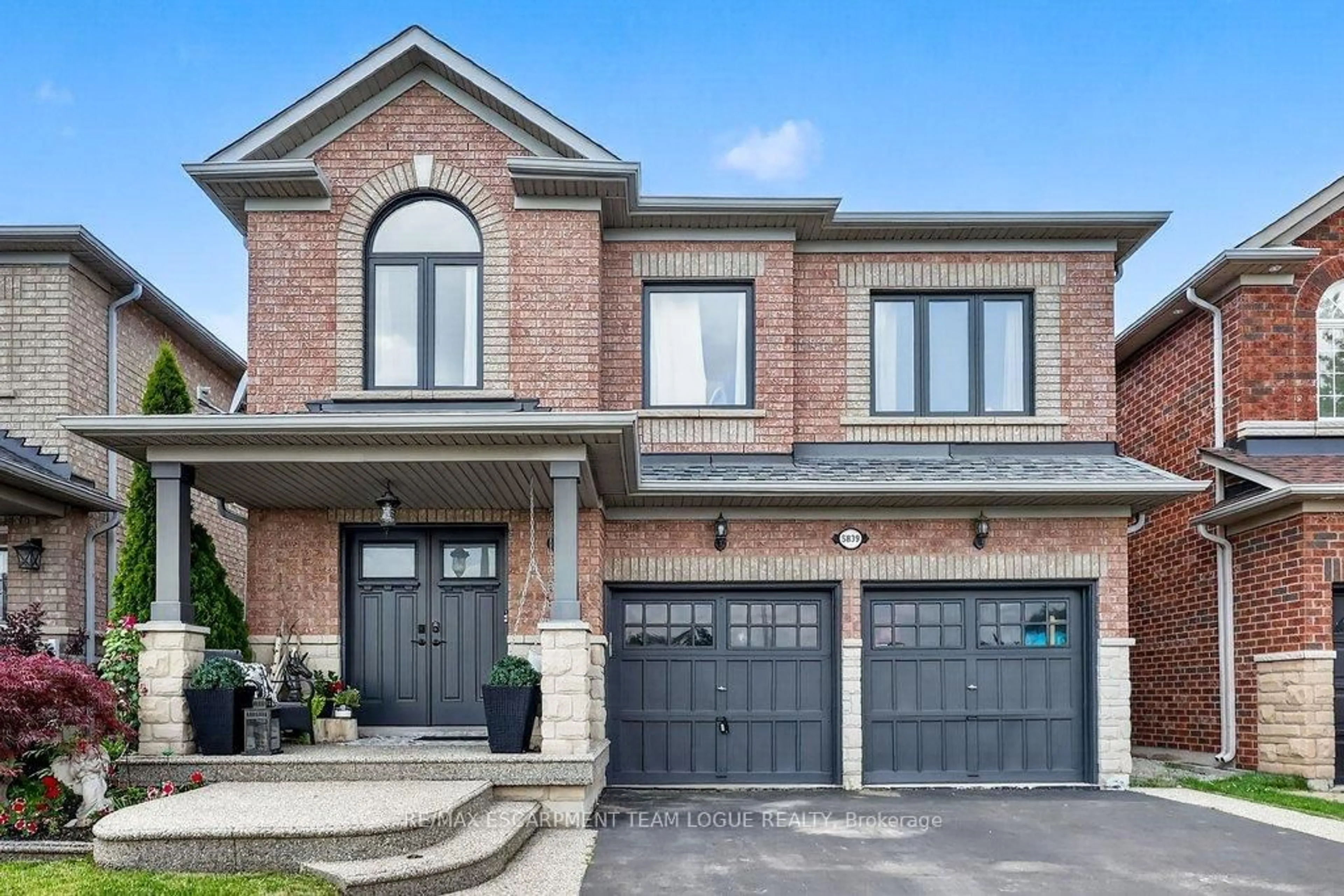 Home with brick exterior material, street for 5839 Sunmill Cres, Burlington Ontario L7L 0A9