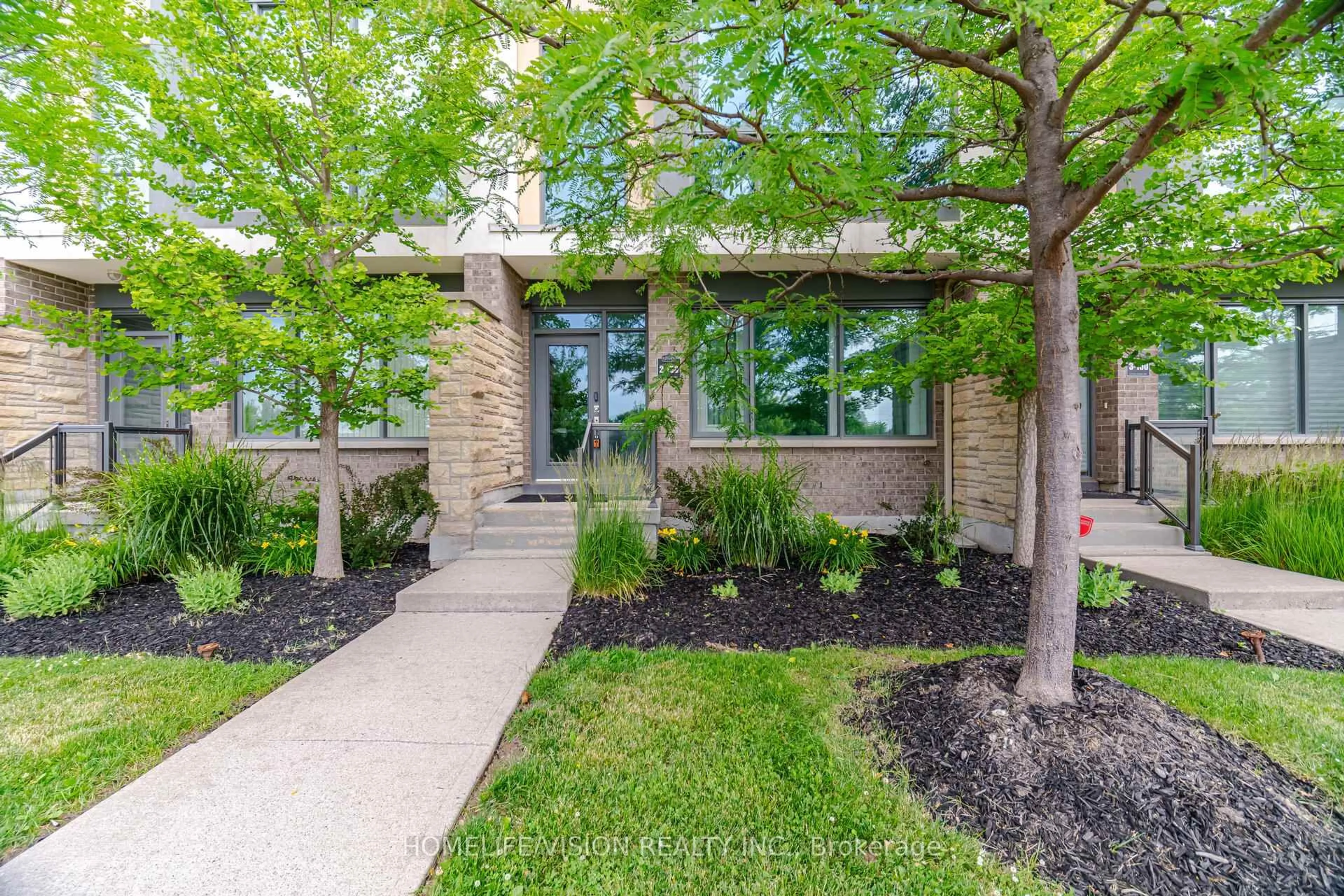 Home with brick exterior material, street for 150 Little Creek Rd #2, Mississauga Ontario L5R 0E9