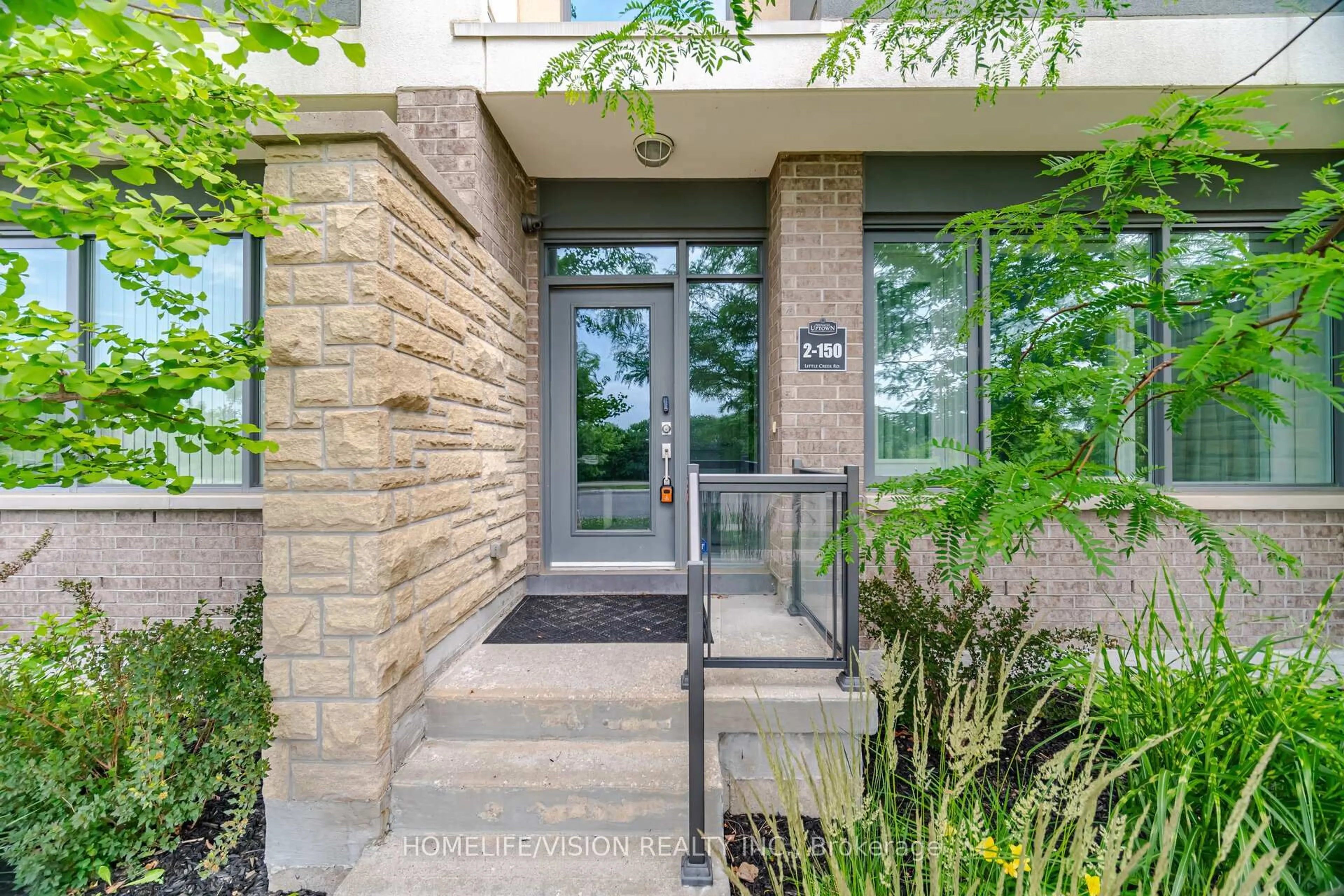 Indoor entryway for 150 Little Creek Rd #2, Mississauga Ontario L5R 0E9
