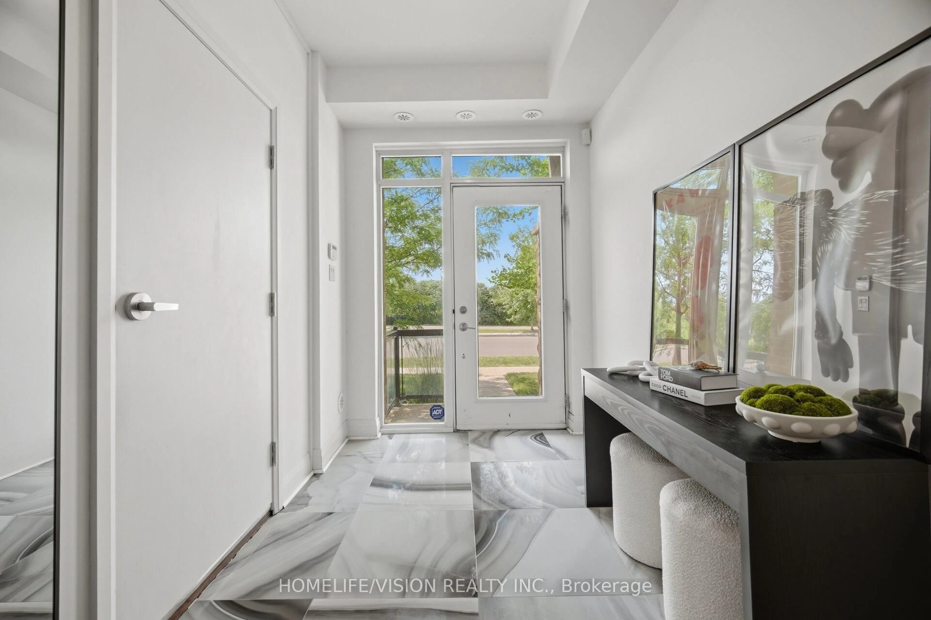 Indoor entryway for 150 Little Creek Rd #2, Mississauga Ontario L5R 0E9