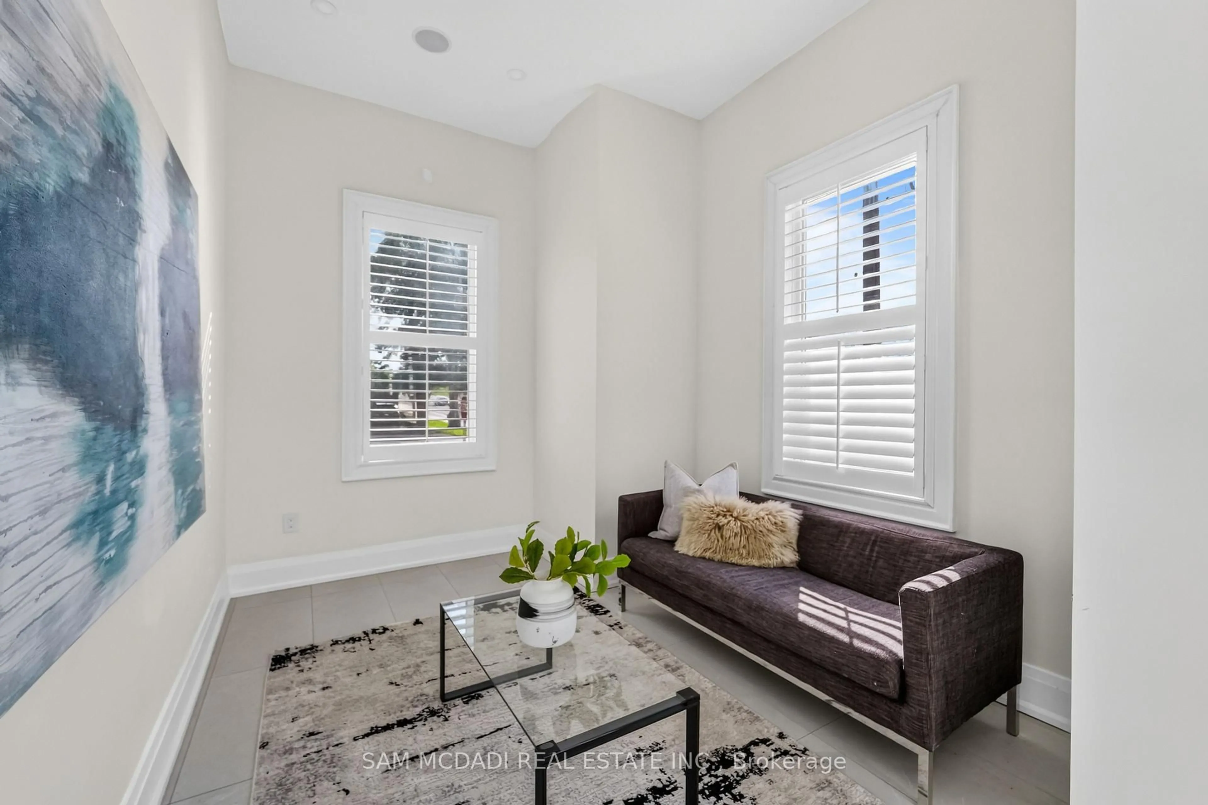 Living room with furniture, unknown for 1 Brookside Dr, Mississauga Ontario L5M 1H2