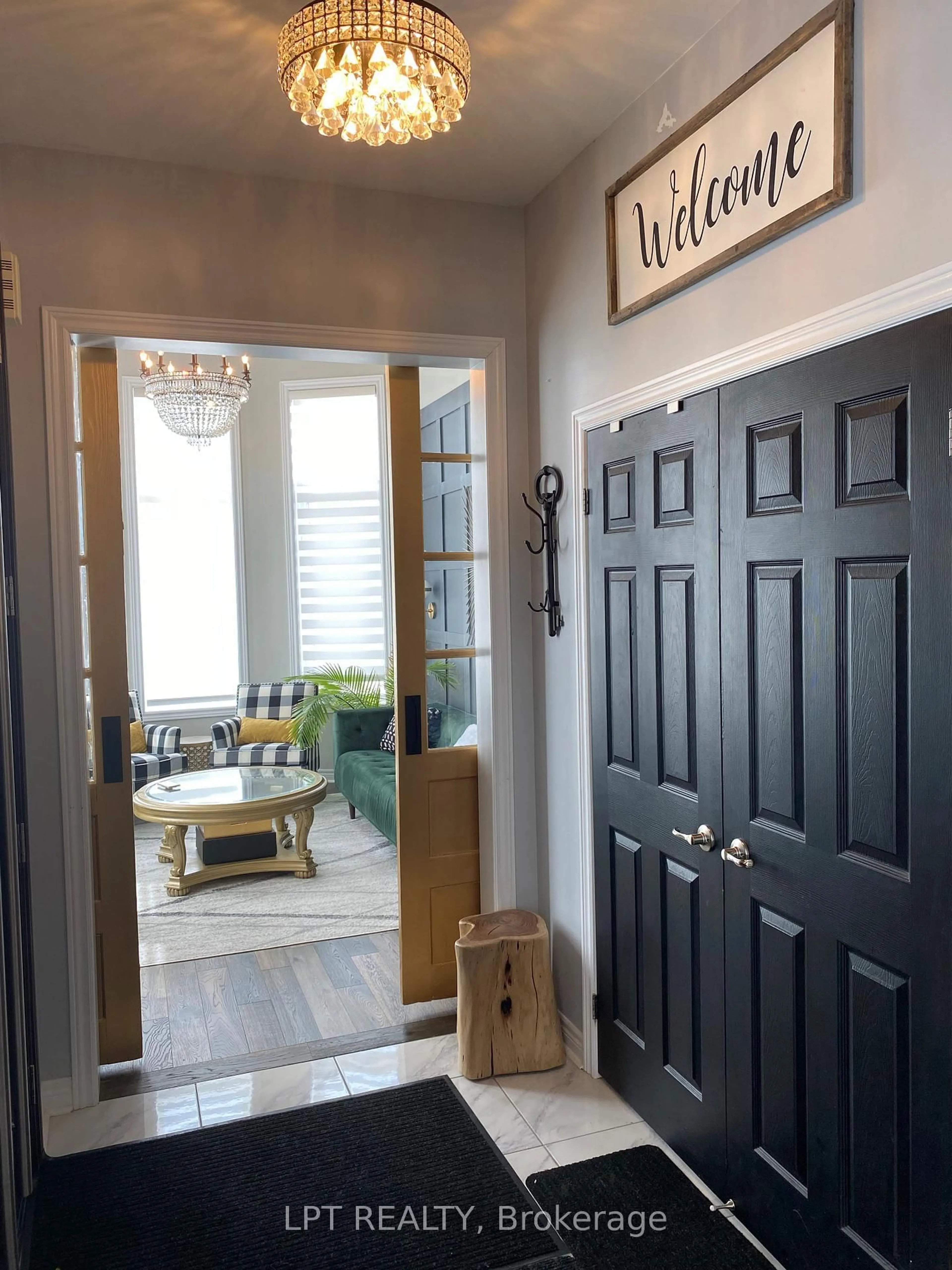 Indoor entryway for 371 Leadwood Gate, Oakville Ontario L6M 1L7