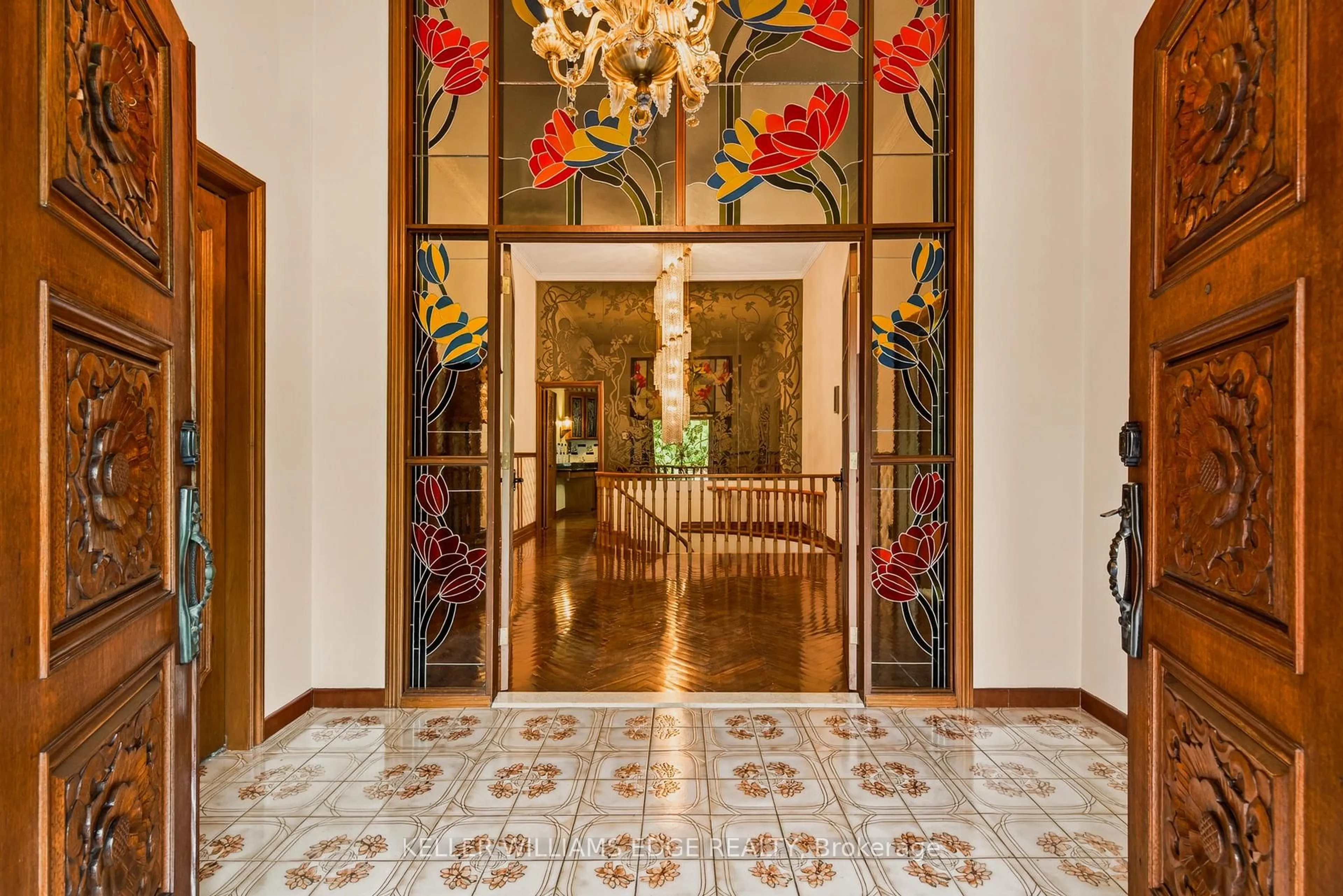 Indoor foyer for 43 Braecrest Ave, Toronto Ontario M9P 1Z6