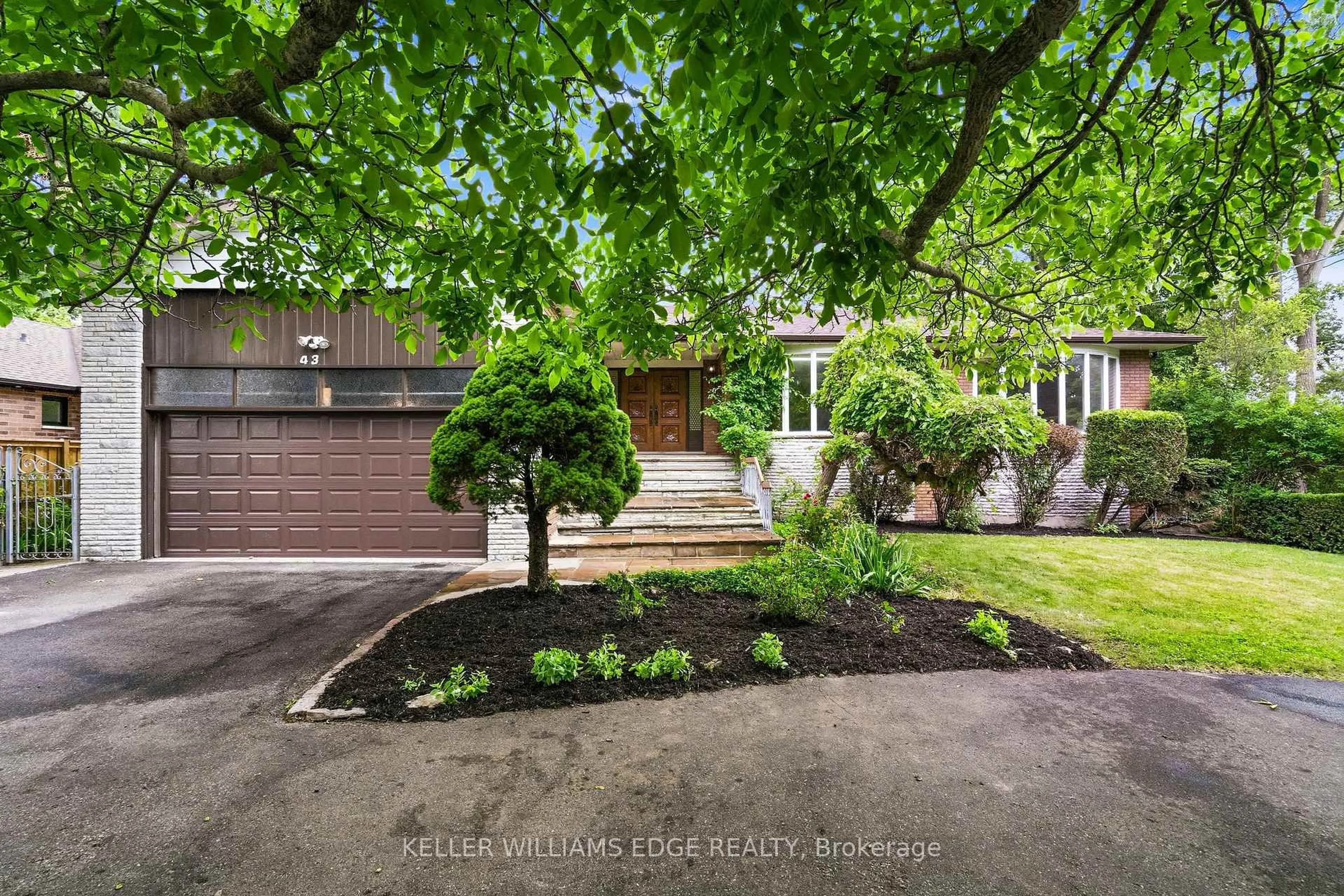 A pic from outside/outdoor area/front of a property/back of a property/a pic from drone, street for 43 Braecrest Ave, Toronto Ontario M9P 1Z6