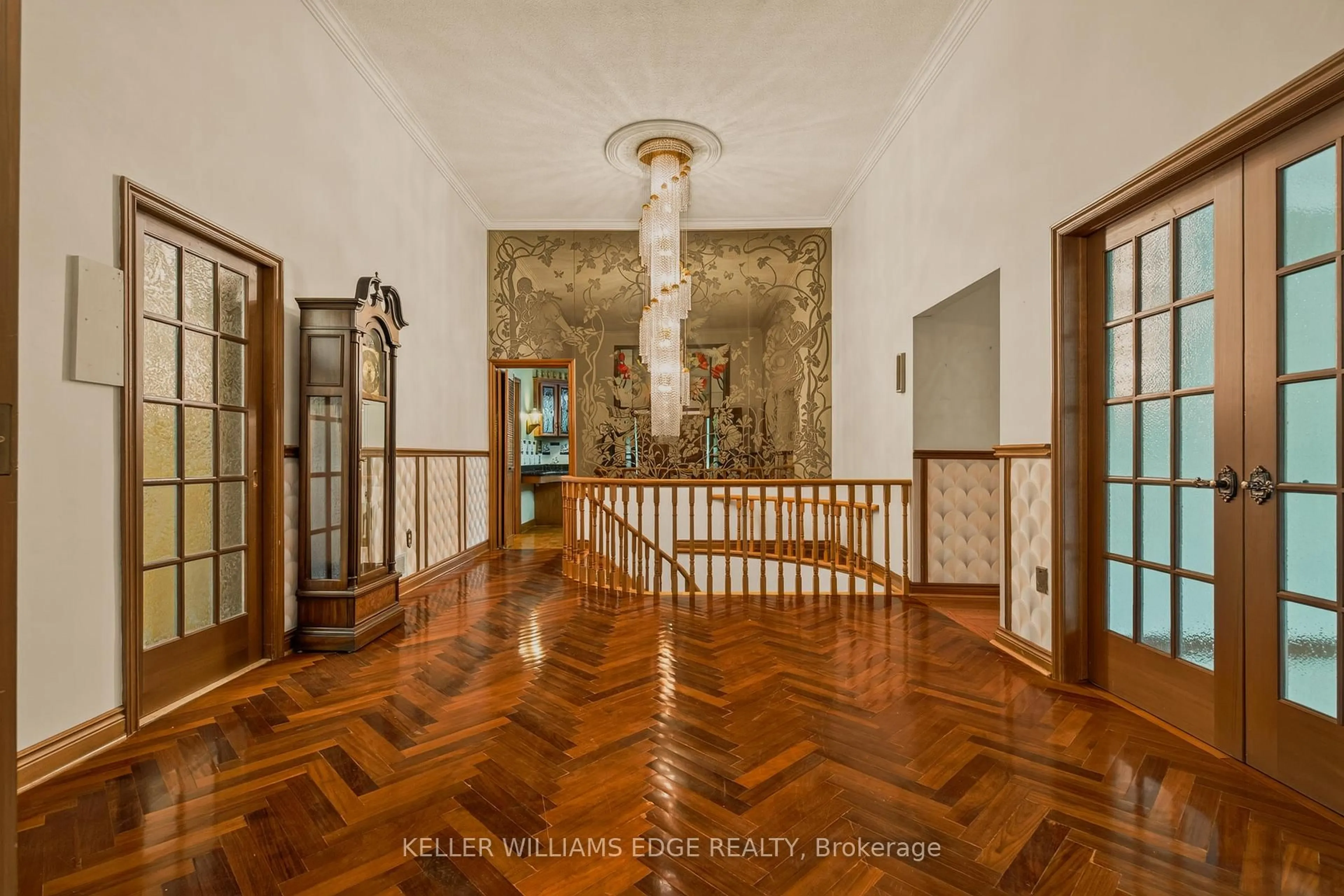Indoor foyer for 43 Braecrest Ave, Toronto Ontario M9P 1Z6