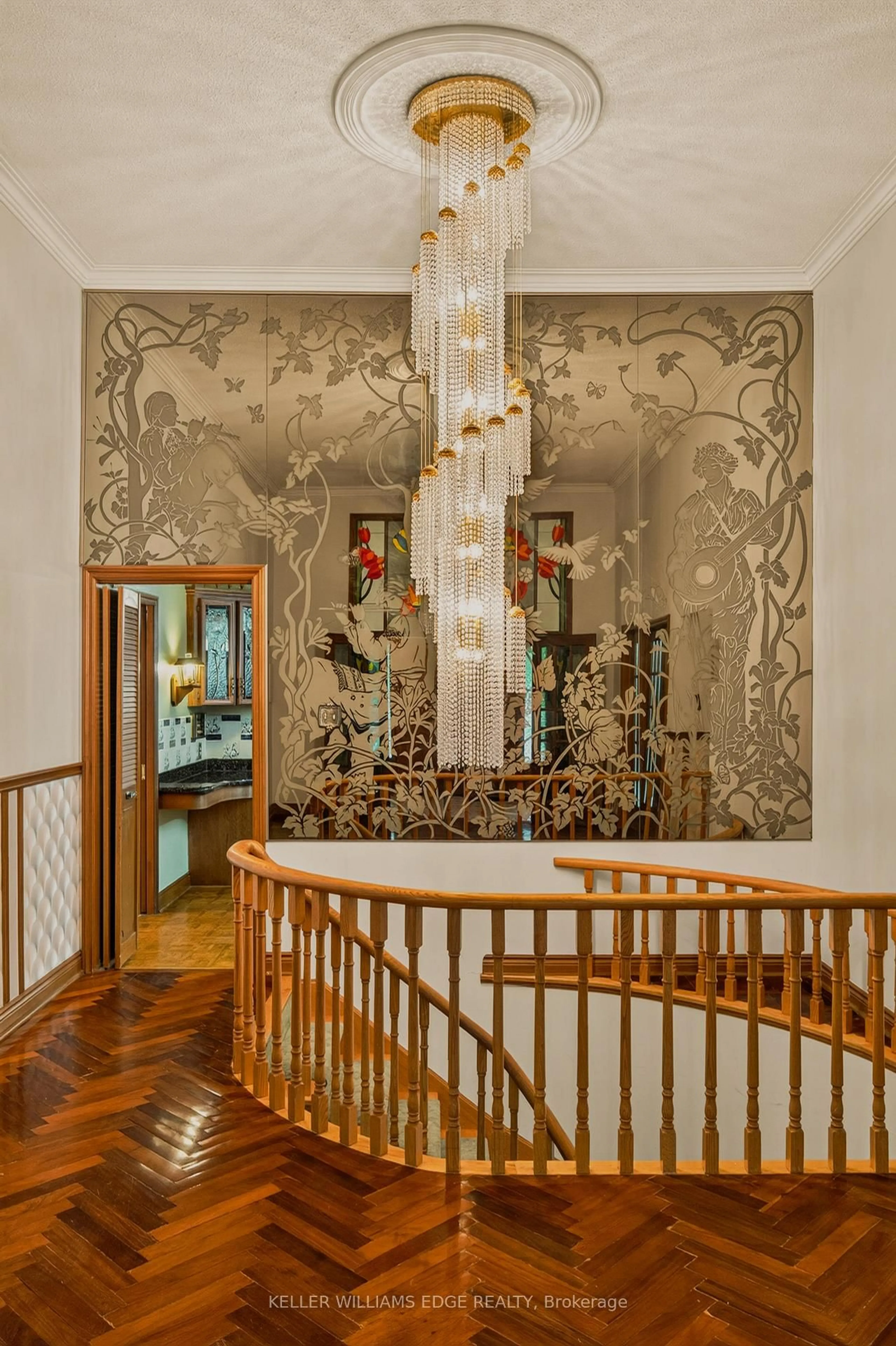 Indoor foyer for 43 Braecrest Ave, Toronto Ontario M9P 1Z6