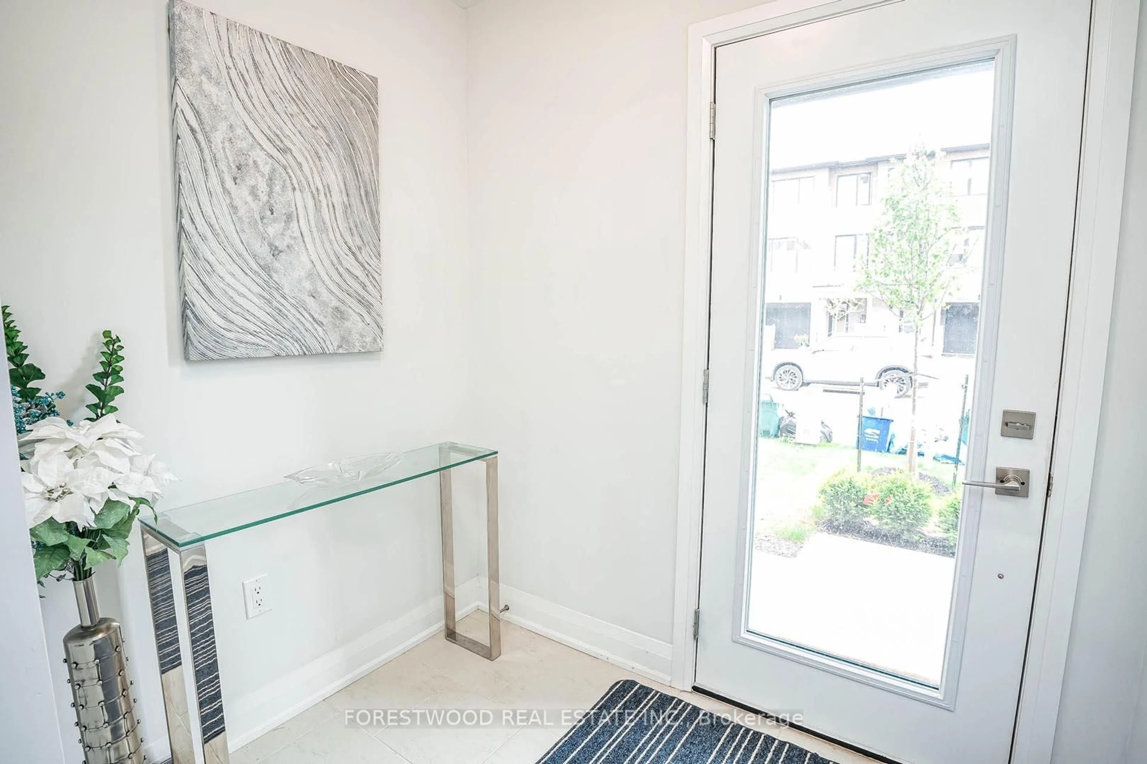 Indoor entryway for 53 Humberstone Dr, Halton Hills Ontario L7G 0P6