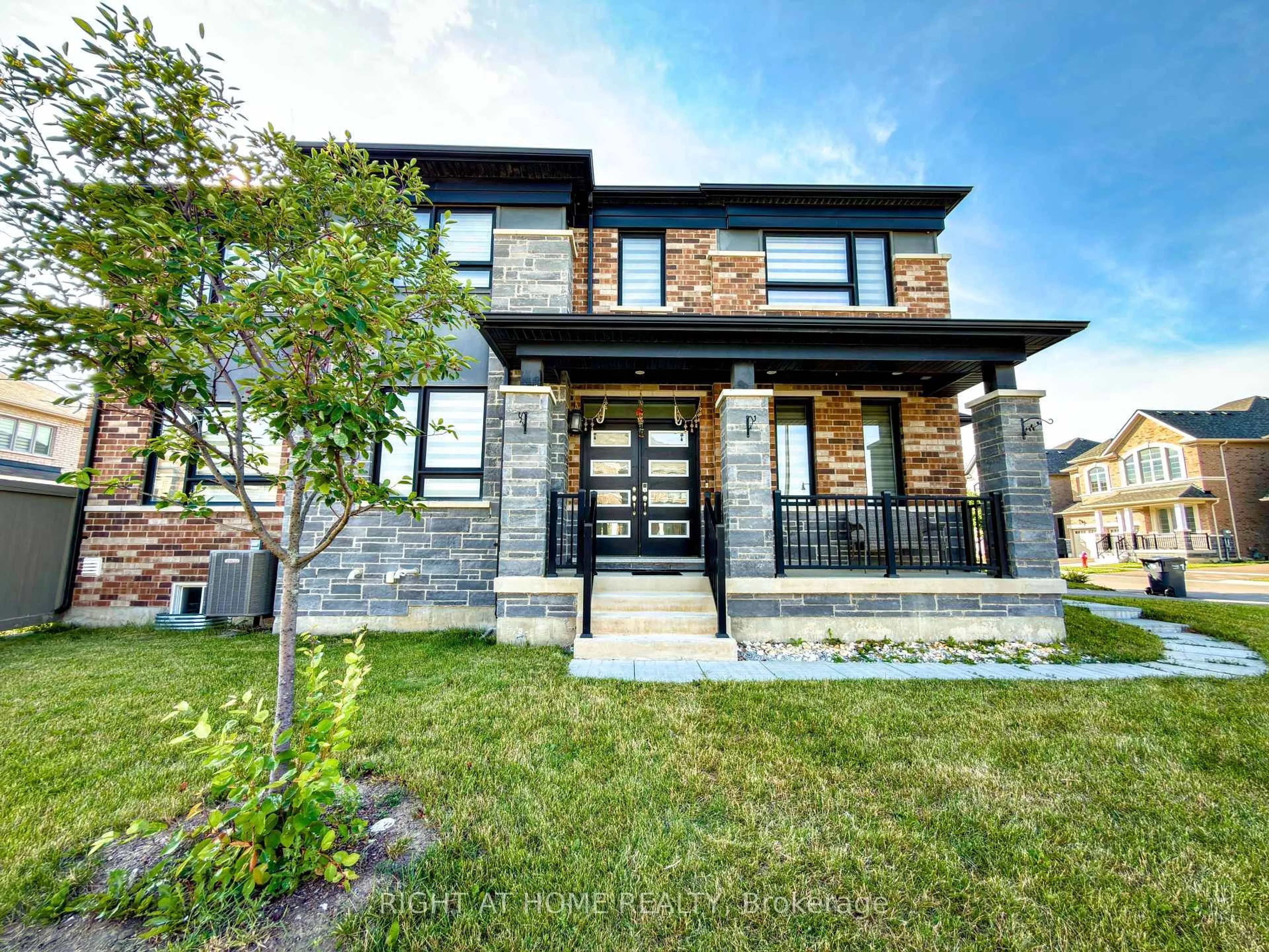 Home with brick exterior material, building for 30 Boothill Dr, Brampton Ontario L7A 5E4
