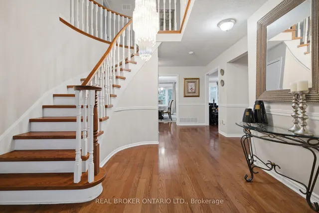 1356 Mapleridge Cres, Oakville 5