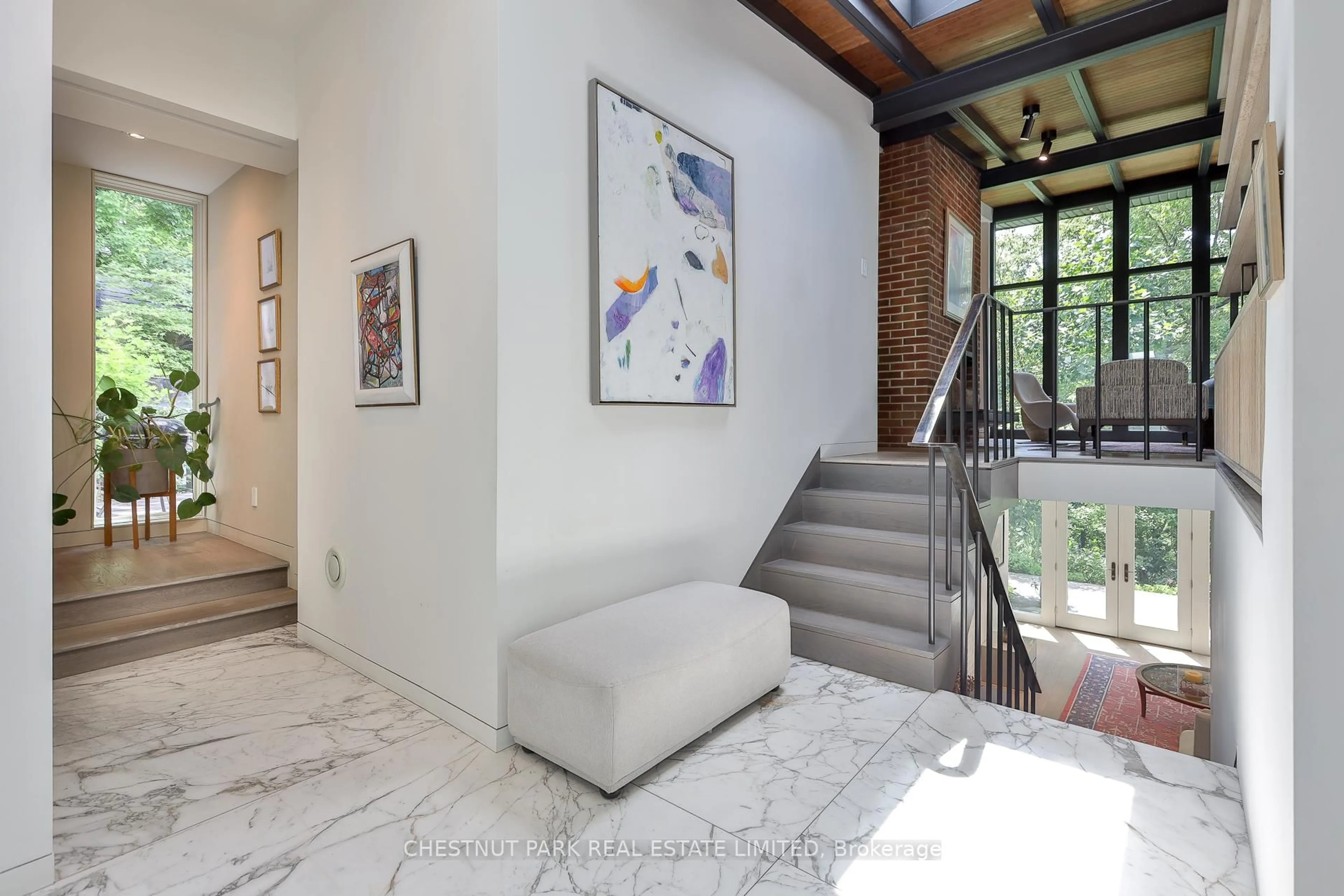 Indoor foyer for 835 Royal York Rd, Toronto Ontario M8Y 2V1