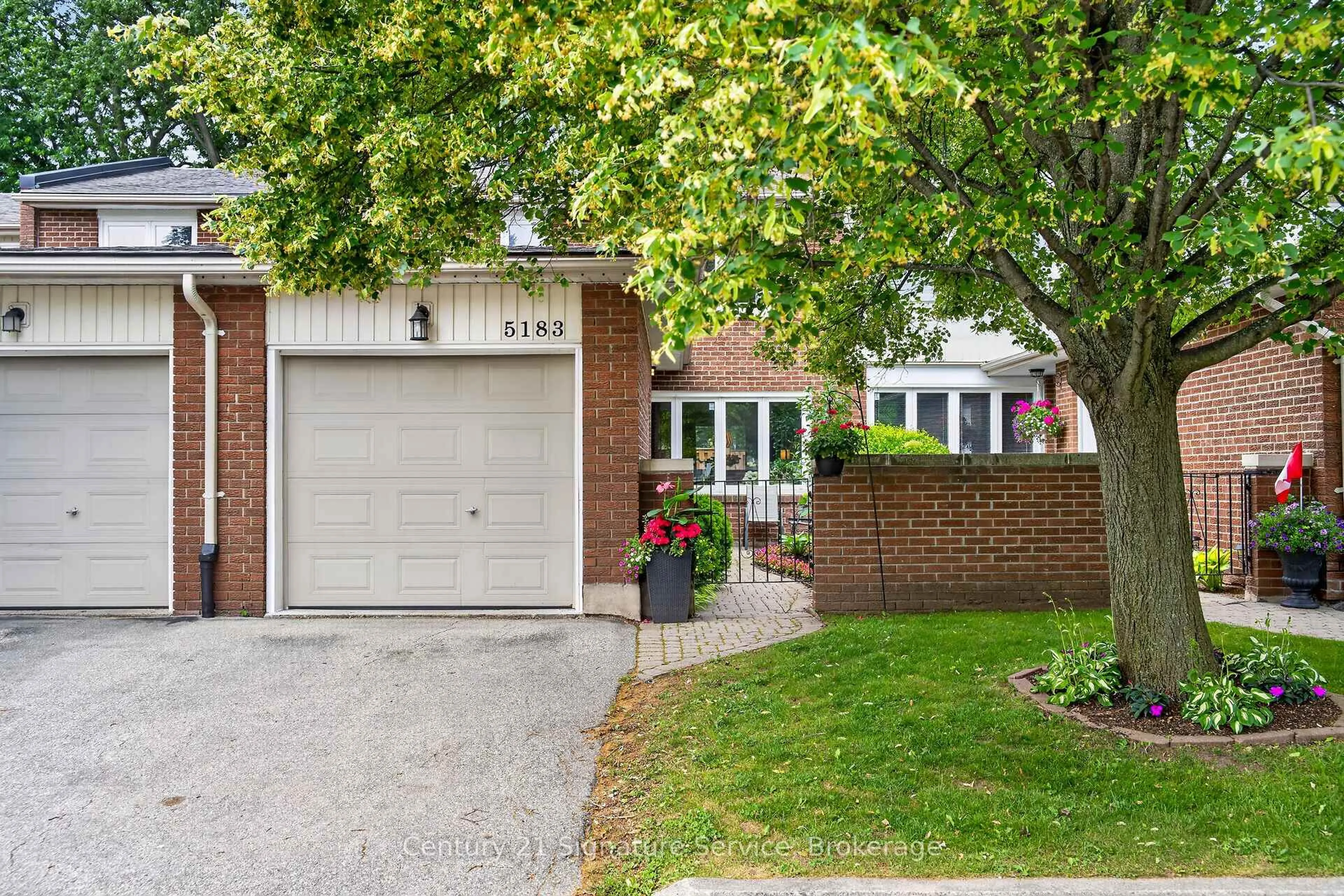 Home with brick exterior material, street for 5183 Banting Crt, Burlington Ontario L7L 2Z4