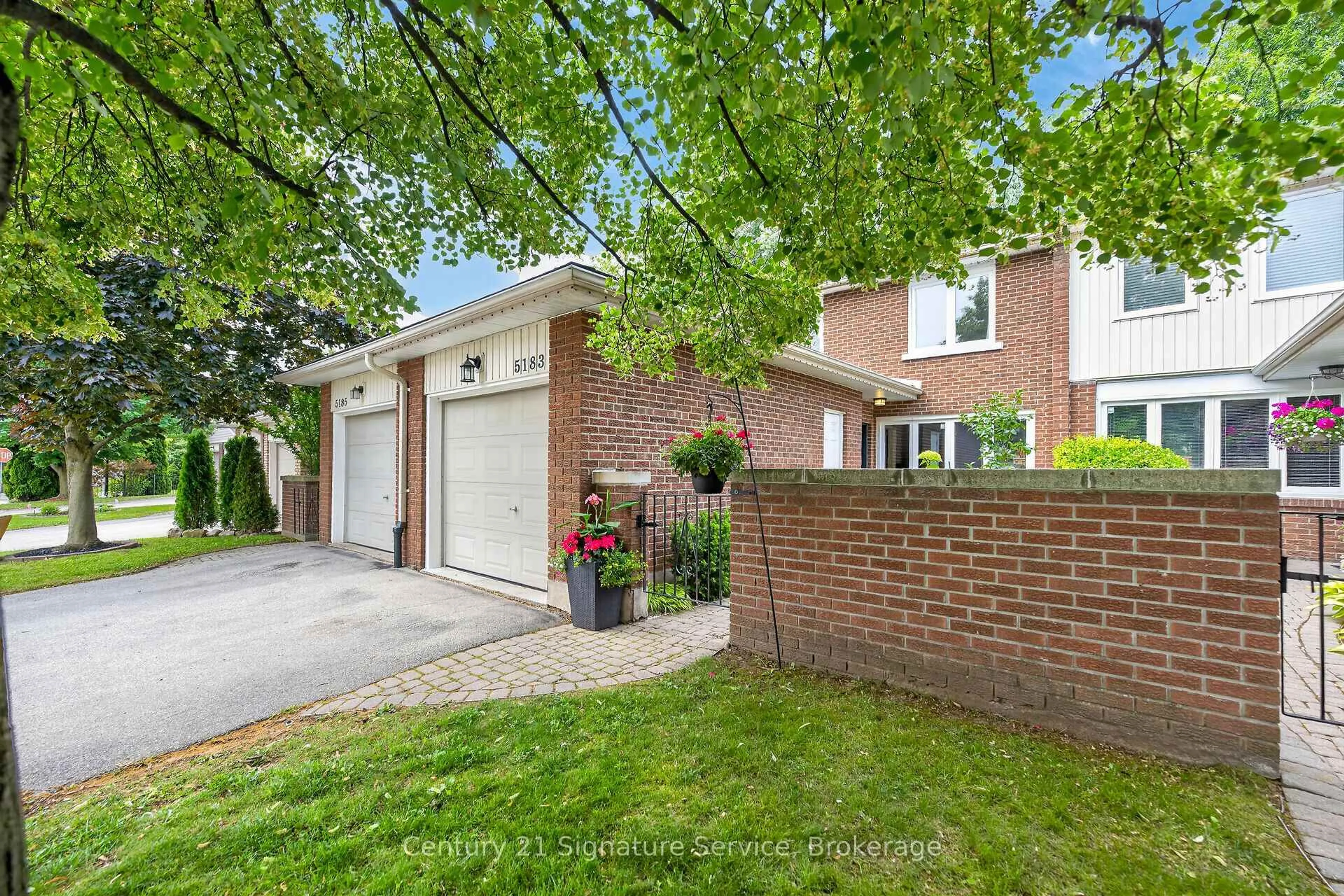 Home with brick exterior material, street for 5183 Banting Crt, Burlington Ontario L7L 2Z4