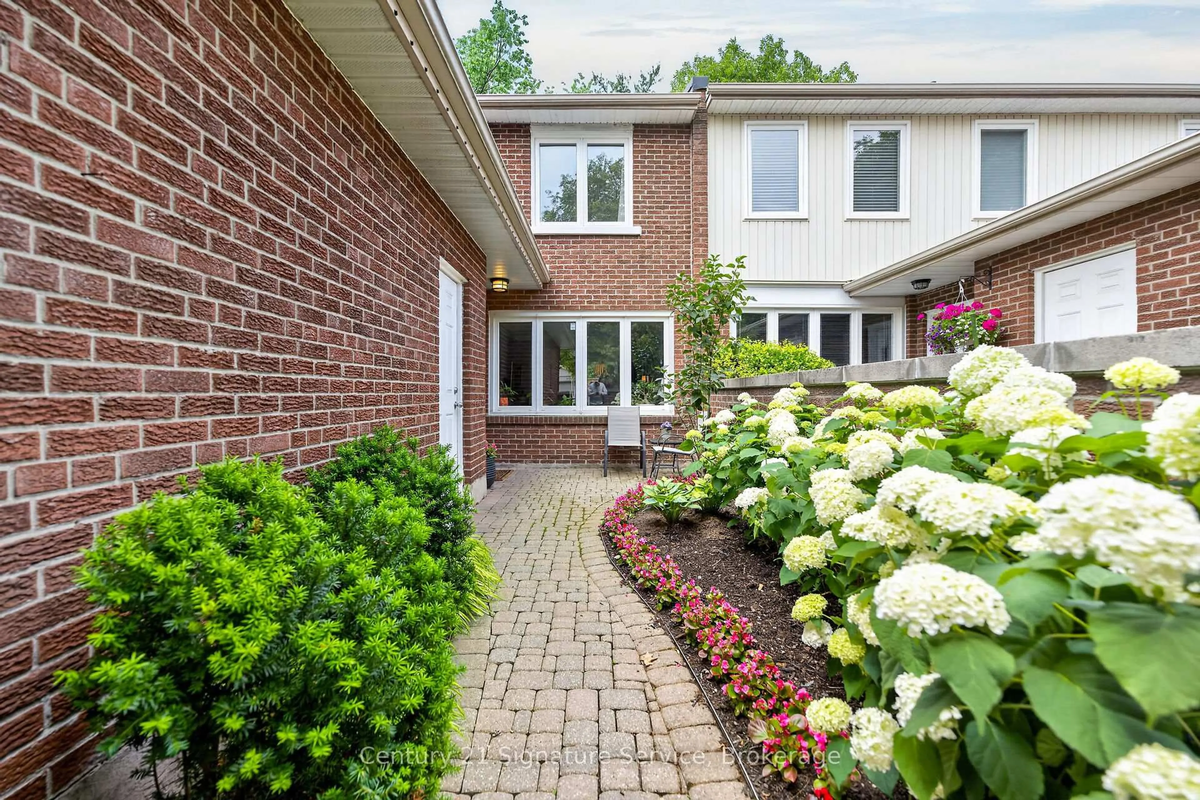 Home with brick exterior material, street for 5183 Banting Crt, Burlington Ontario L7L 2Z4