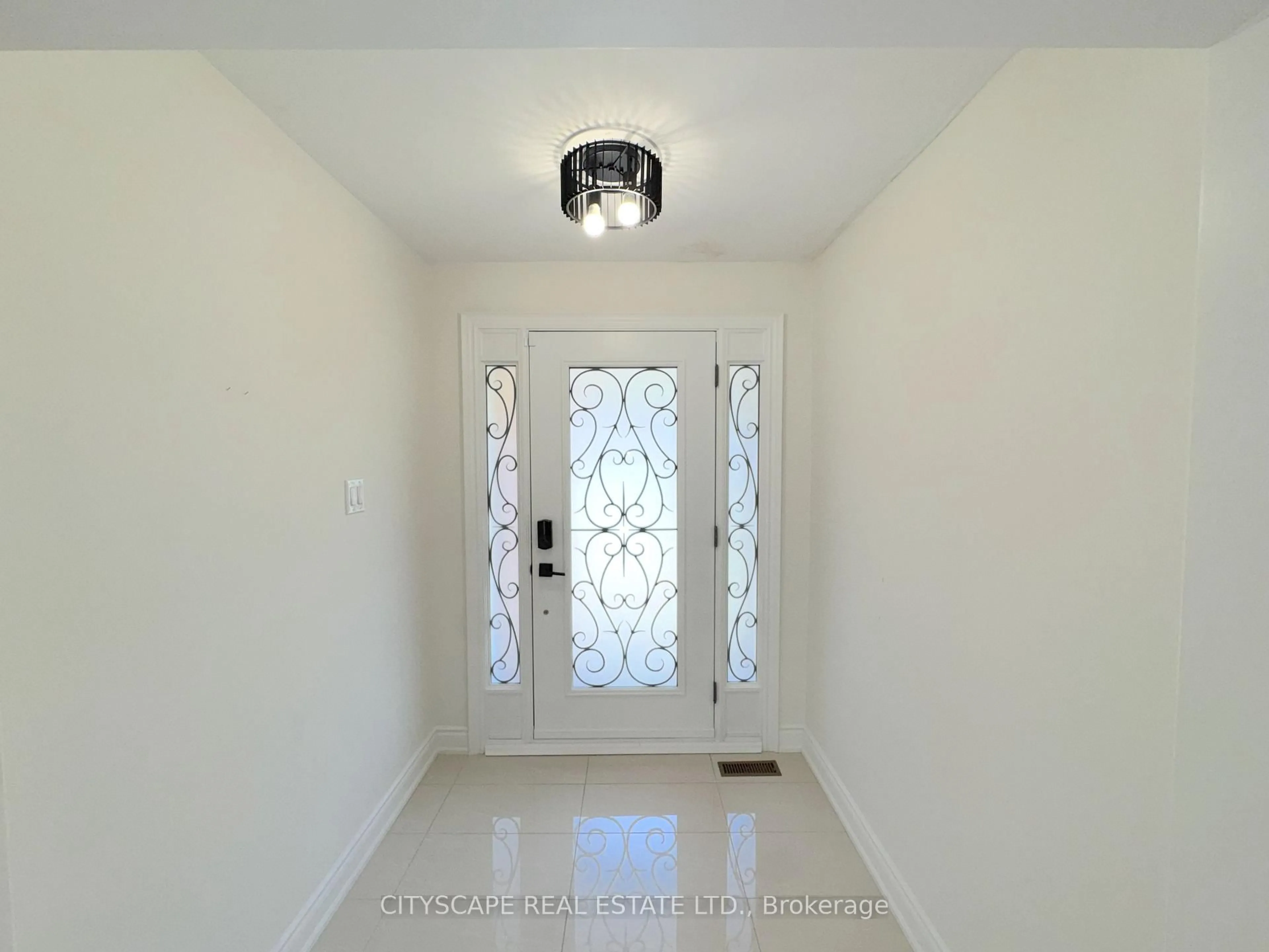 Indoor entryway for 6 Diane Crt, Brampton Ontario L6Y 3E3