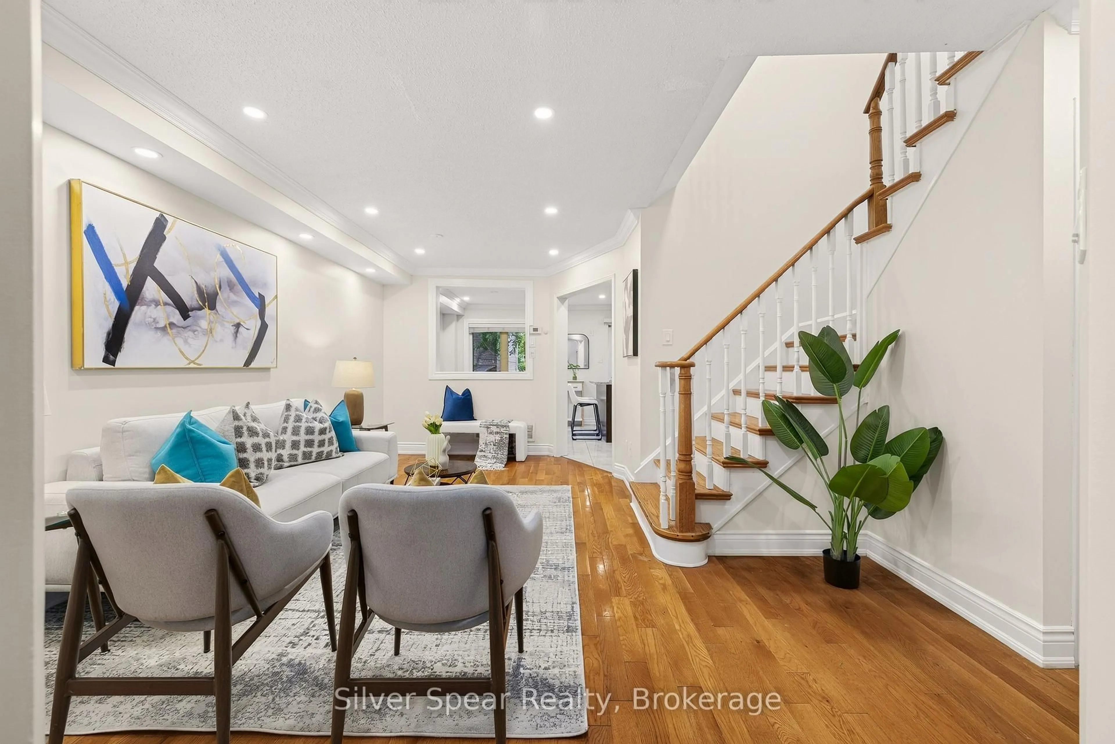 Living room with furniture, unknown for 6871 Apex Crt, Mississauga Ontario L5N 7H6
