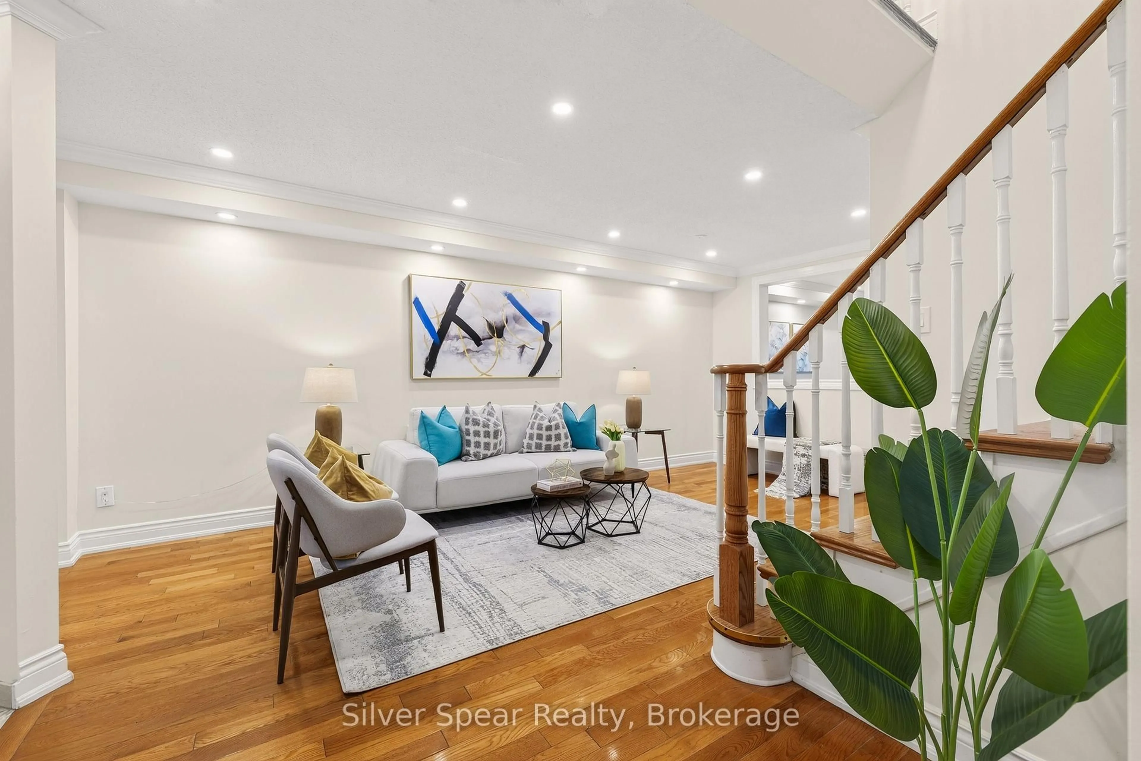 Living room with furniture, wood/laminate floor for 6871 Apex Crt, Mississauga Ontario L5N 7H6