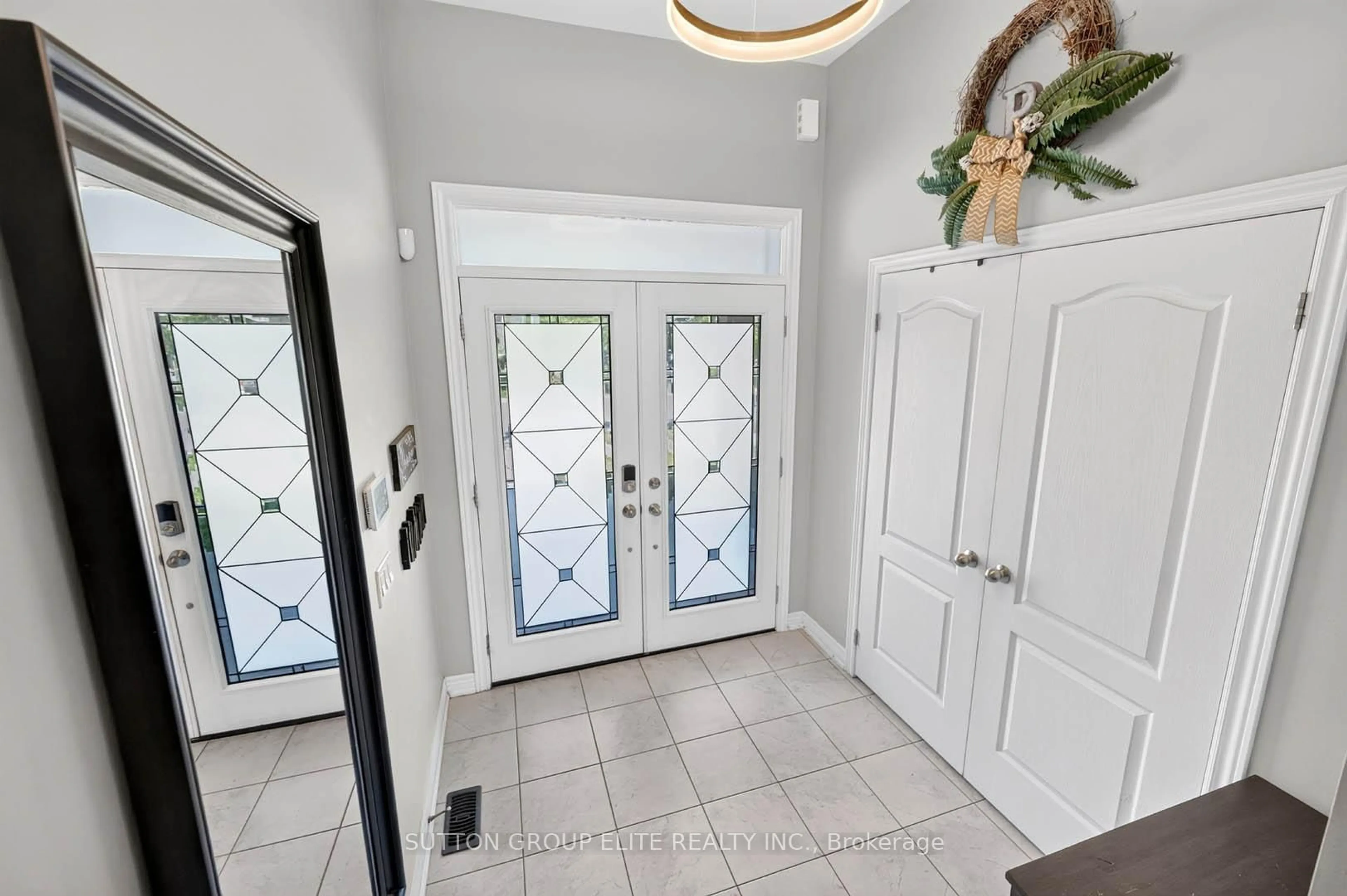 Indoor entryway for 62 McPherson Rd, Caledon Ontario L7C 4A8