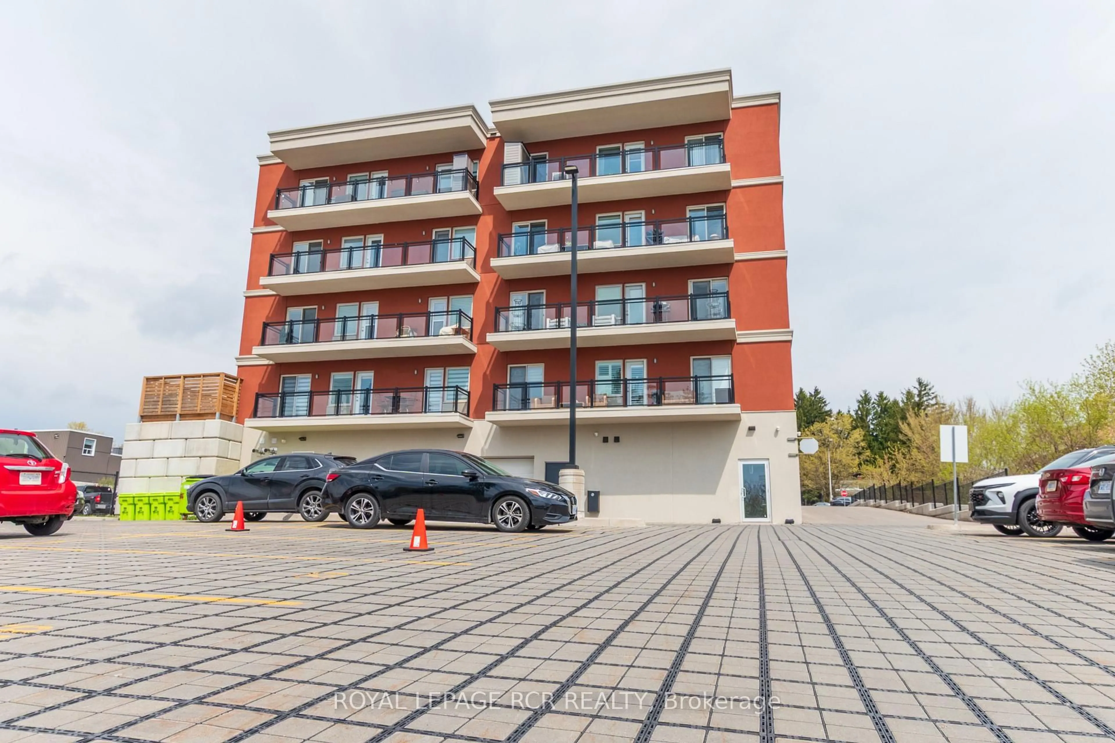 Patio, building for 310 Broadway Ave #309, Orangeville Ontario L9W 1L3